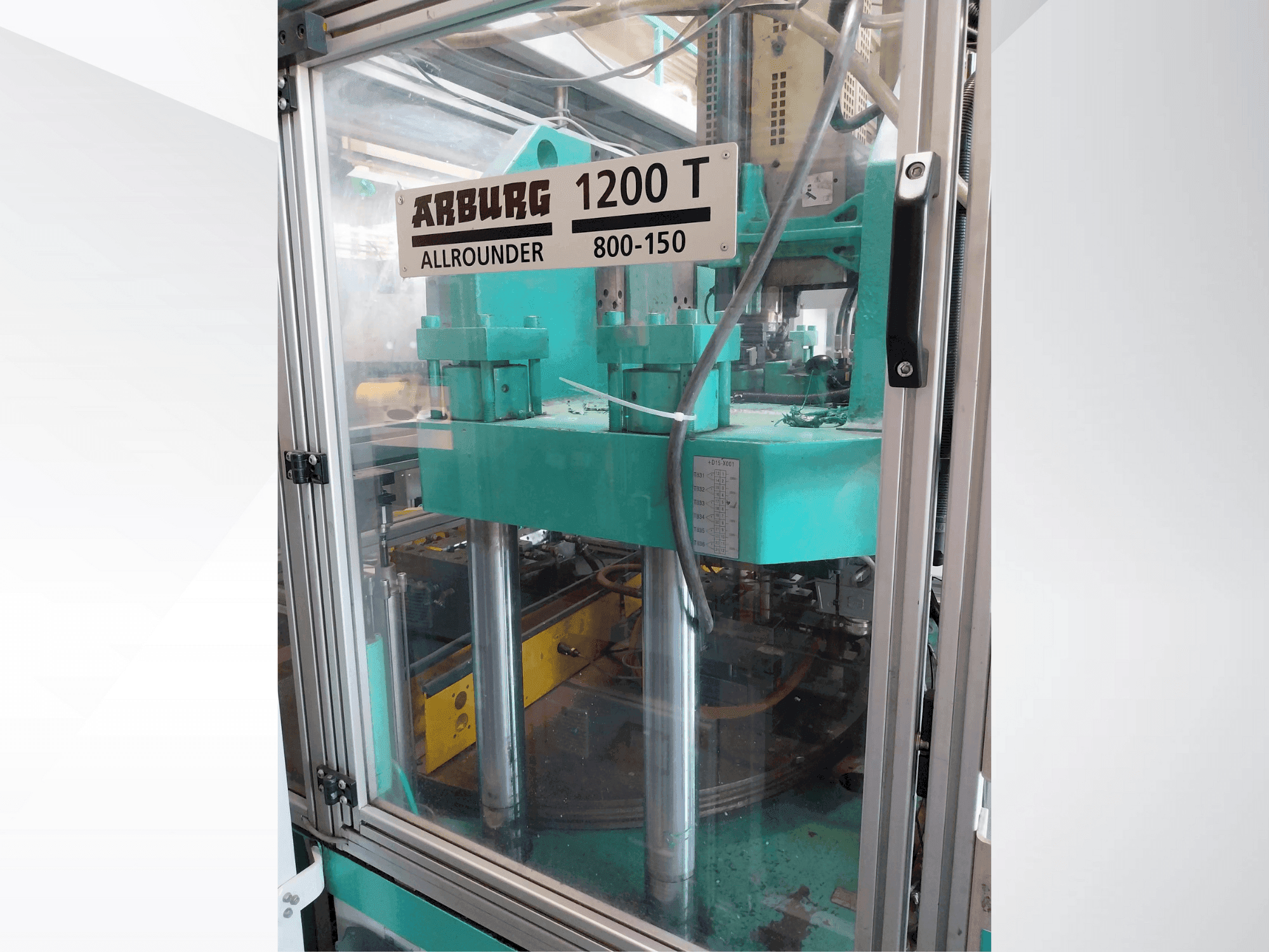 Prikaz stroja Arburg Allrounder 1200T 800-150 sprijeda