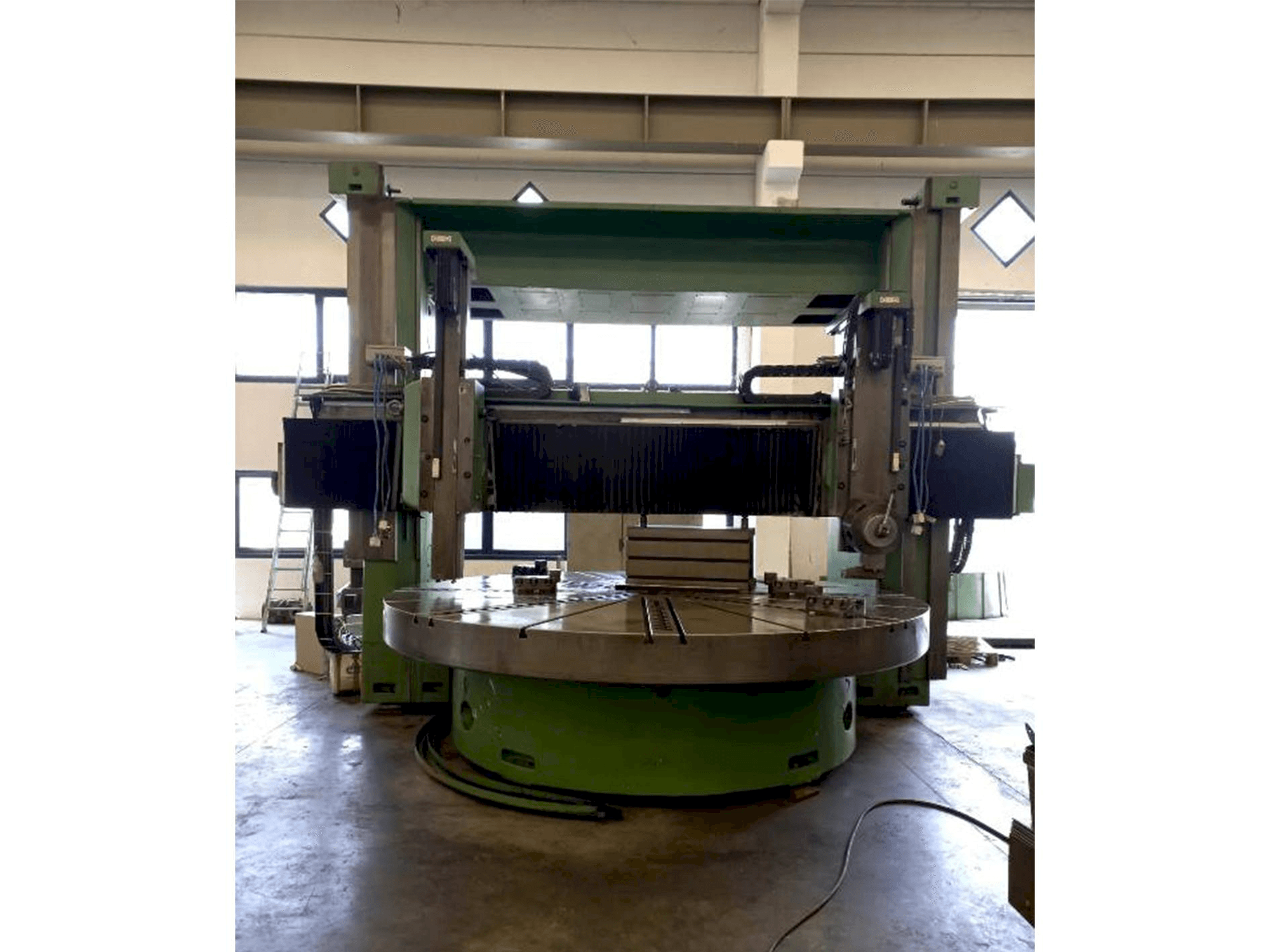 Prikaz stroja Titan SC 43 ECS 1400 sprijeda