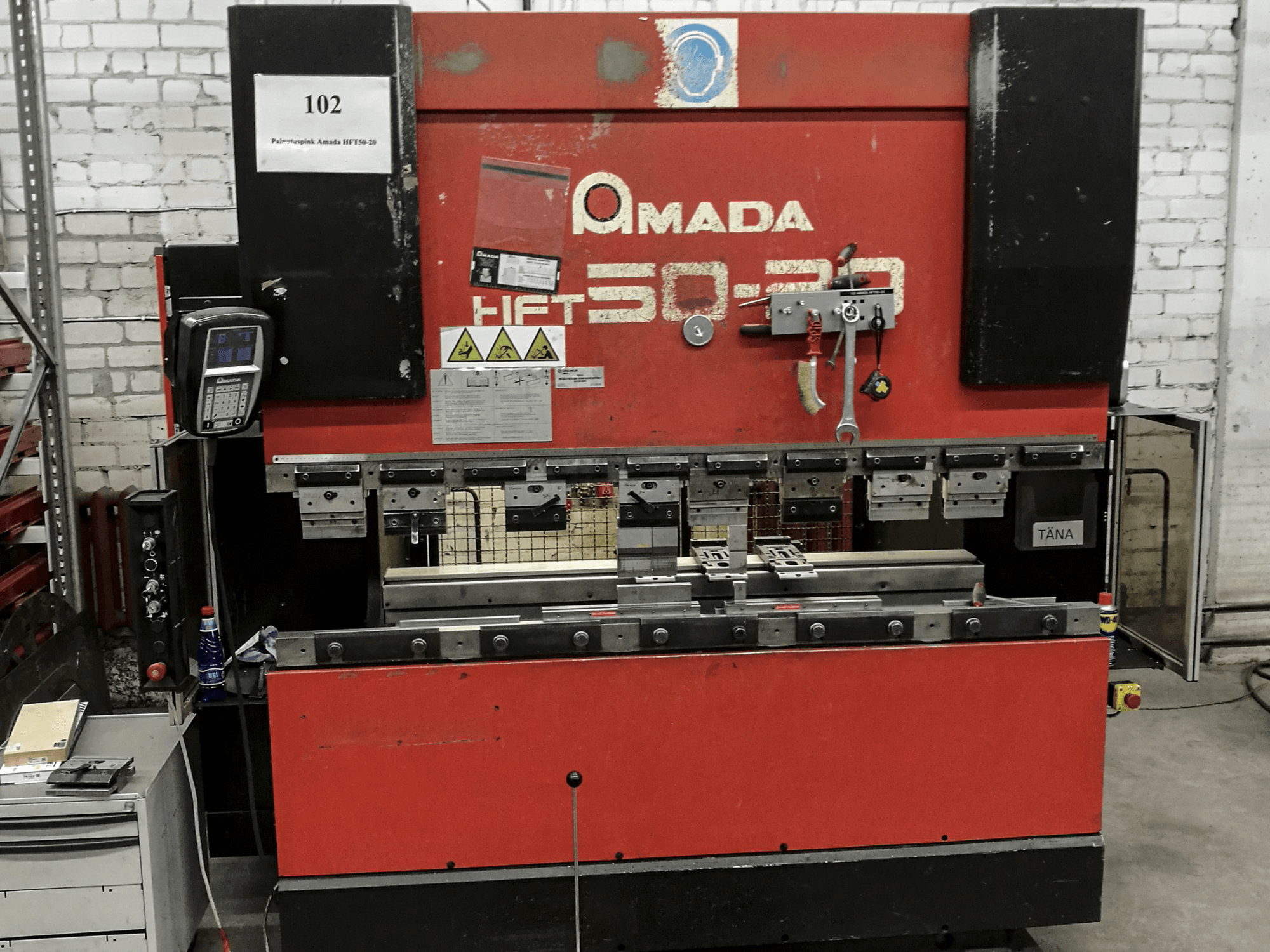 Prikaz stroja AMADA HFT 50-20 sprijeda