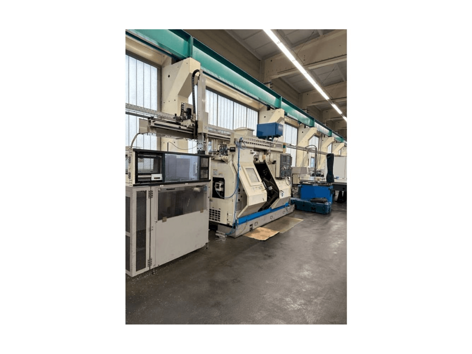 Prikaz stroja Okuma LT10 sprijeda