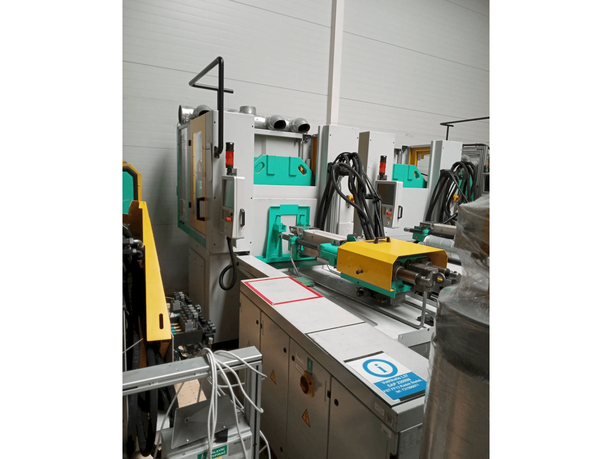 Prikaz stroja Arburg Allrounder 1200T-800-170 sprijeda