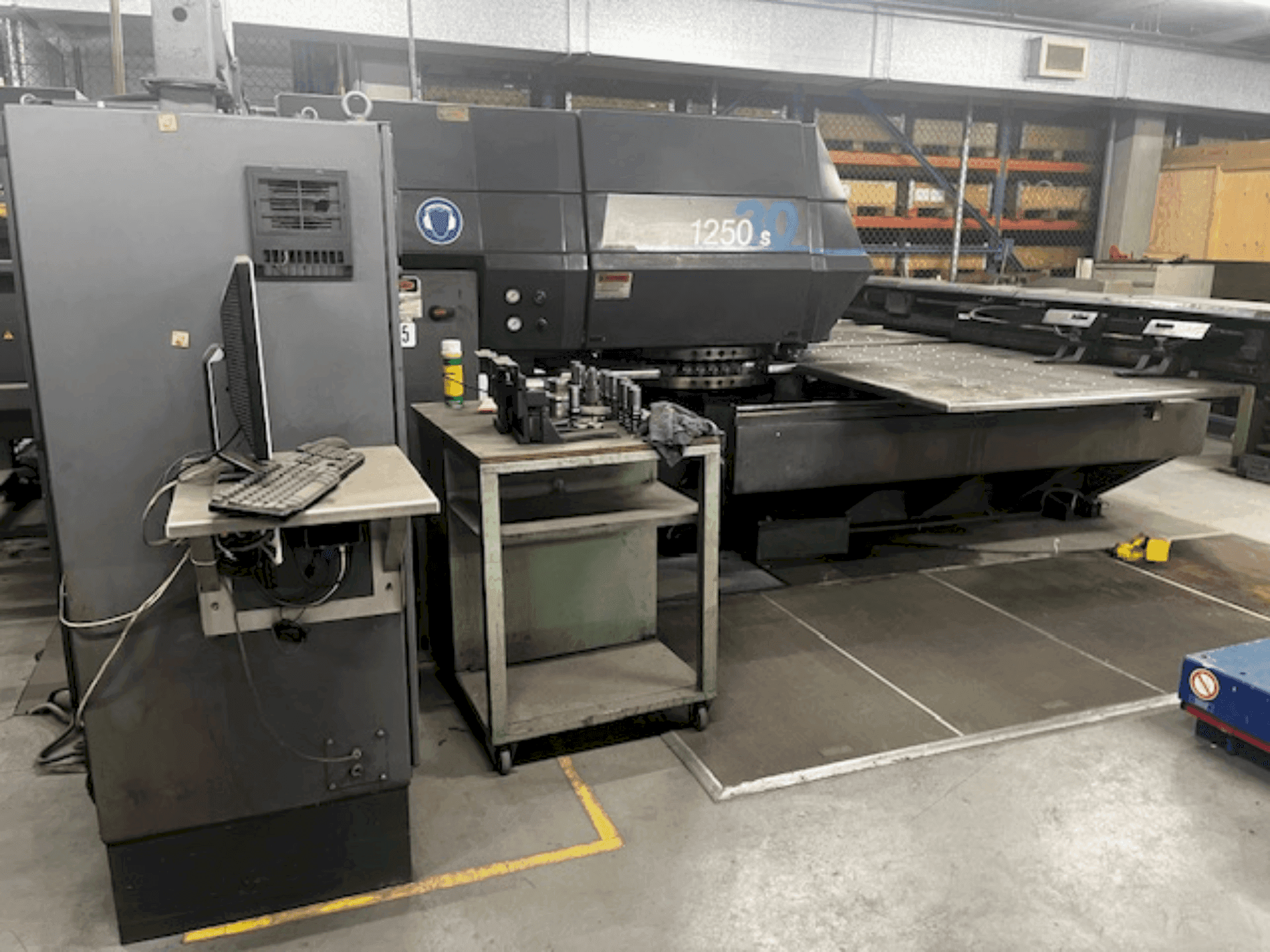 Prikaz stroja STRIPPIT 1250SL/30 sprijeda