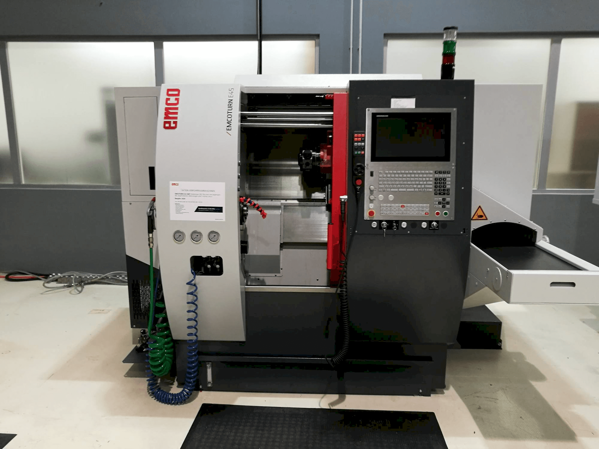 Prikaz stroja EMCO E45 SMY sprijeda