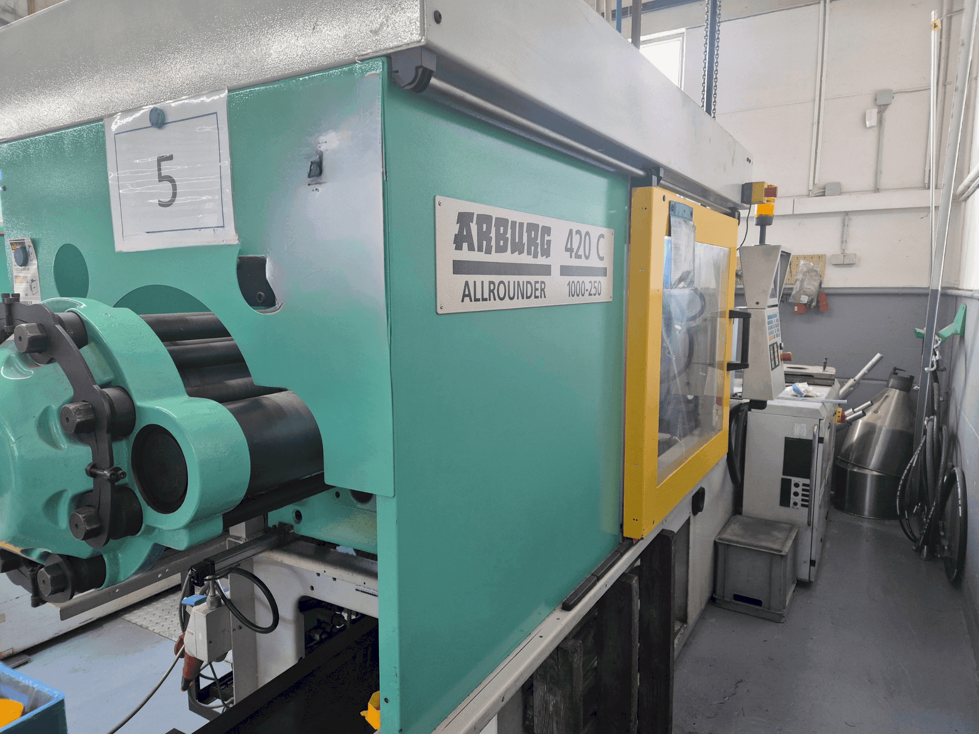 Prikaz stroja Arburg Allrounder 420 C 1000-250 sprijeda