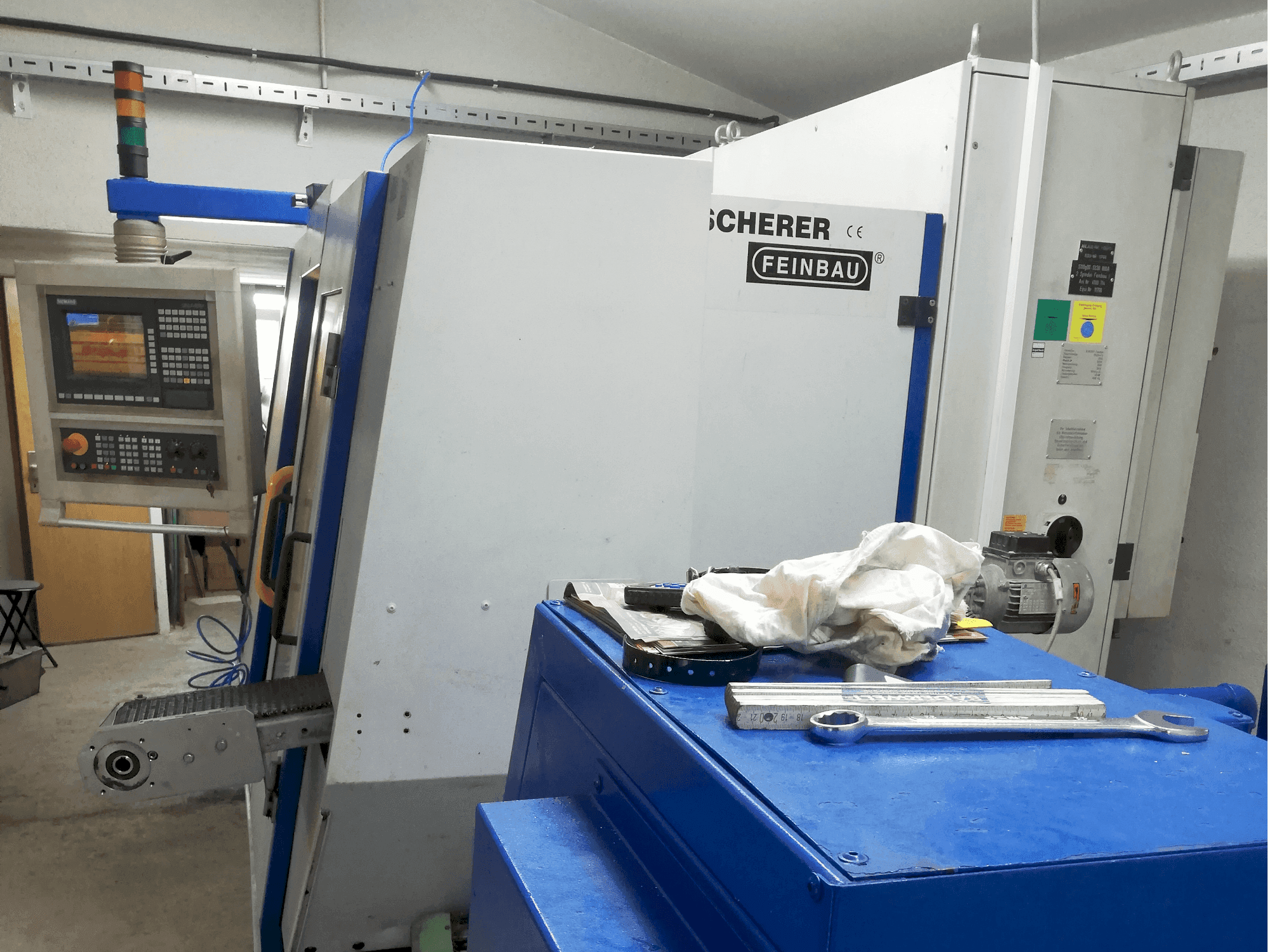 Prikaz stroja Scherer - Feinbau CNC244/2 sprijeda