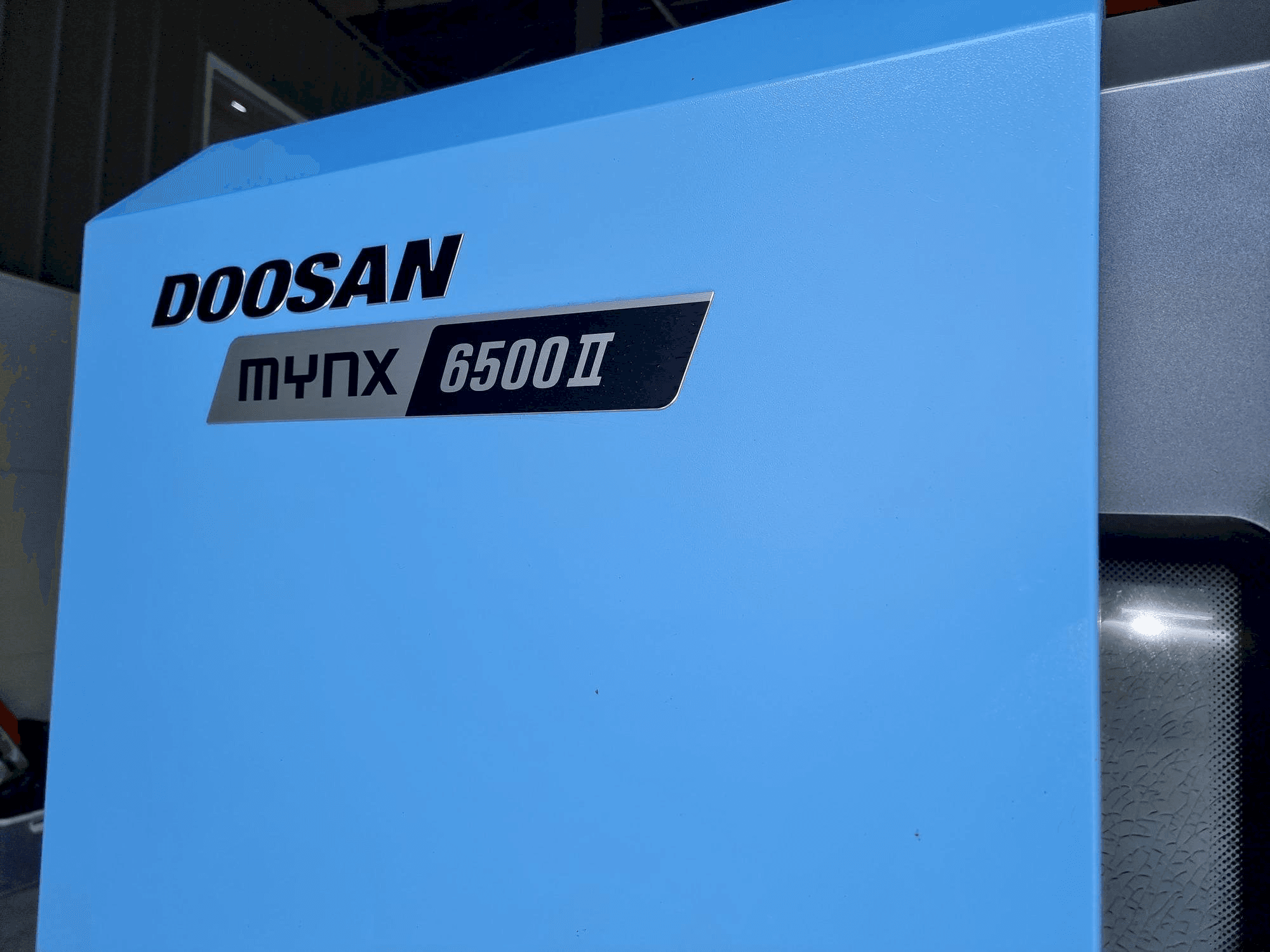 Prikaz stroja Doosan MYNX 6500Ⅱ sprijeda