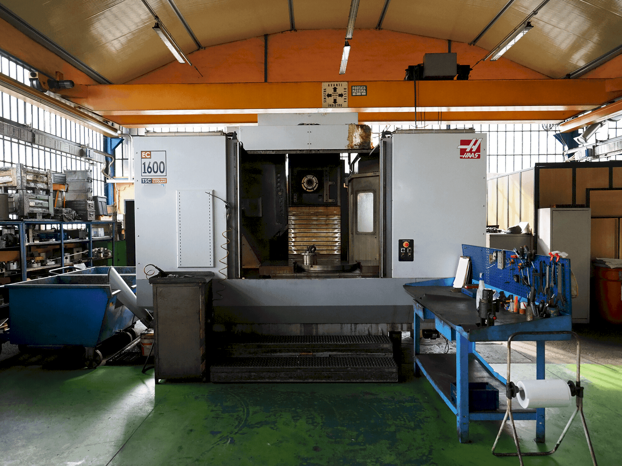 Prikaz stroja HAAS EX 1600 4X sprijeda