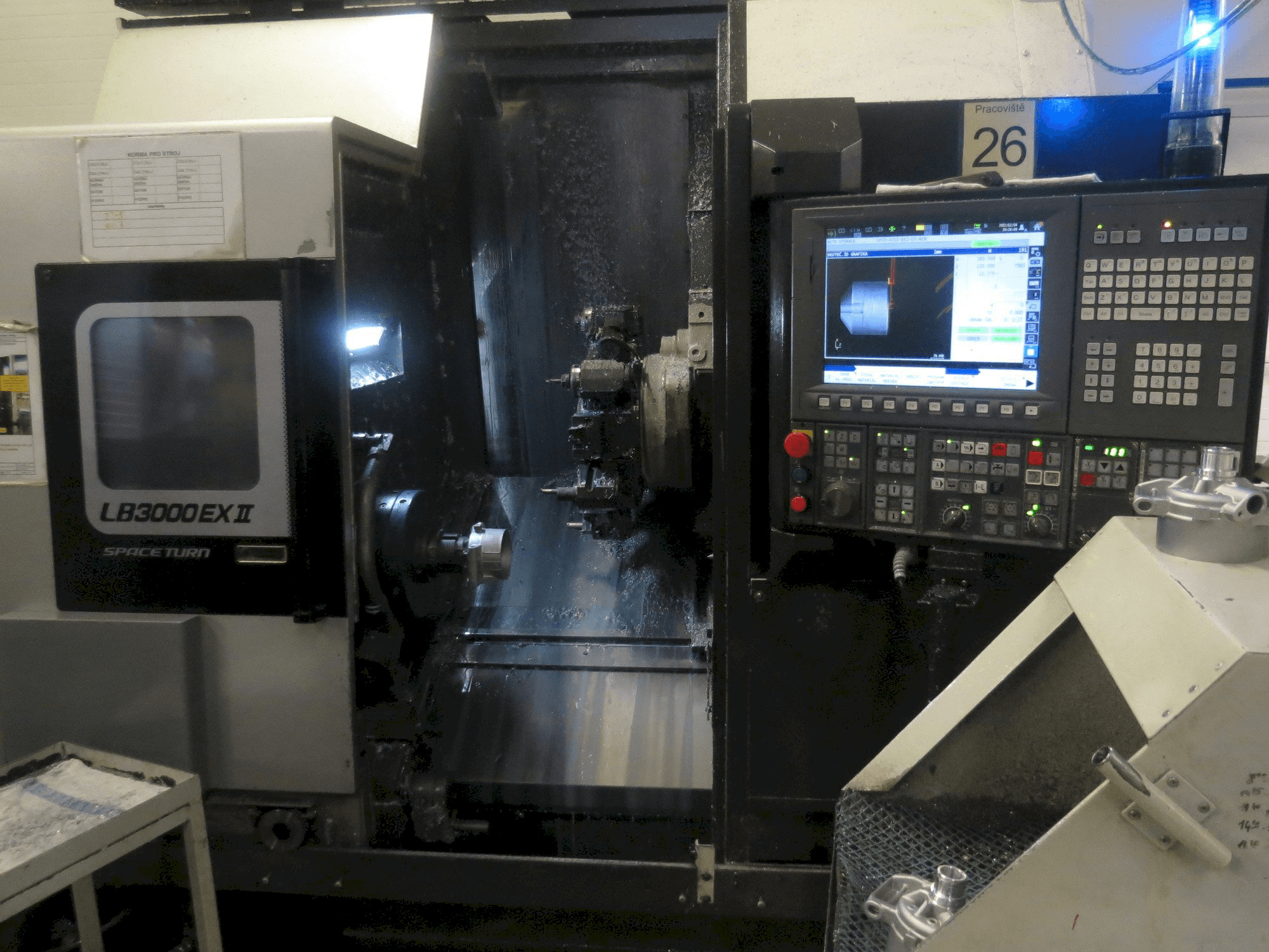 Prikaz stroja Okuma LB3000 EX II sprijeda