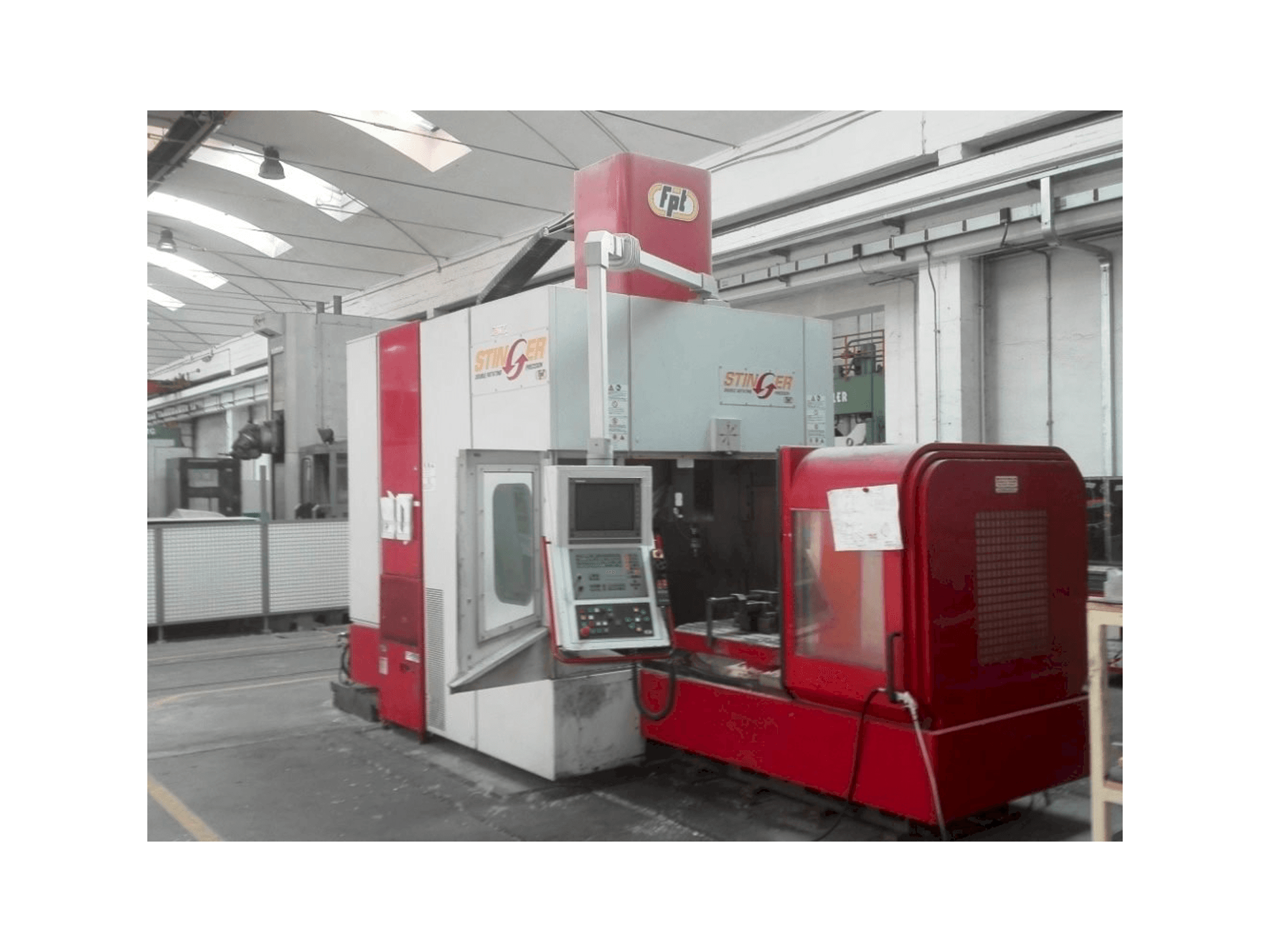 Prikaz stroja FPT Stinger sprijeda