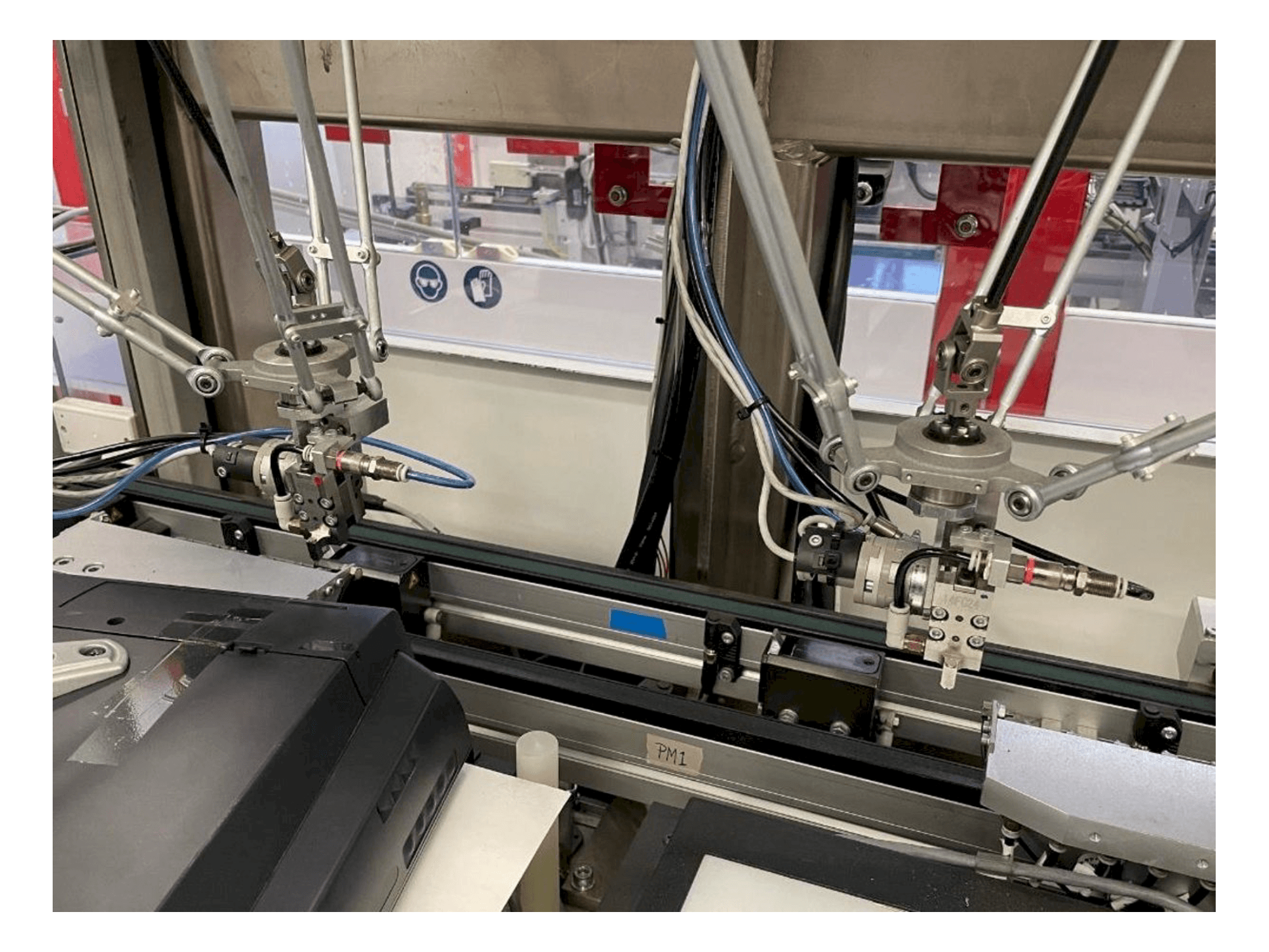 Prikaz stroja IMS Tattoo Assembly Line sprijeda