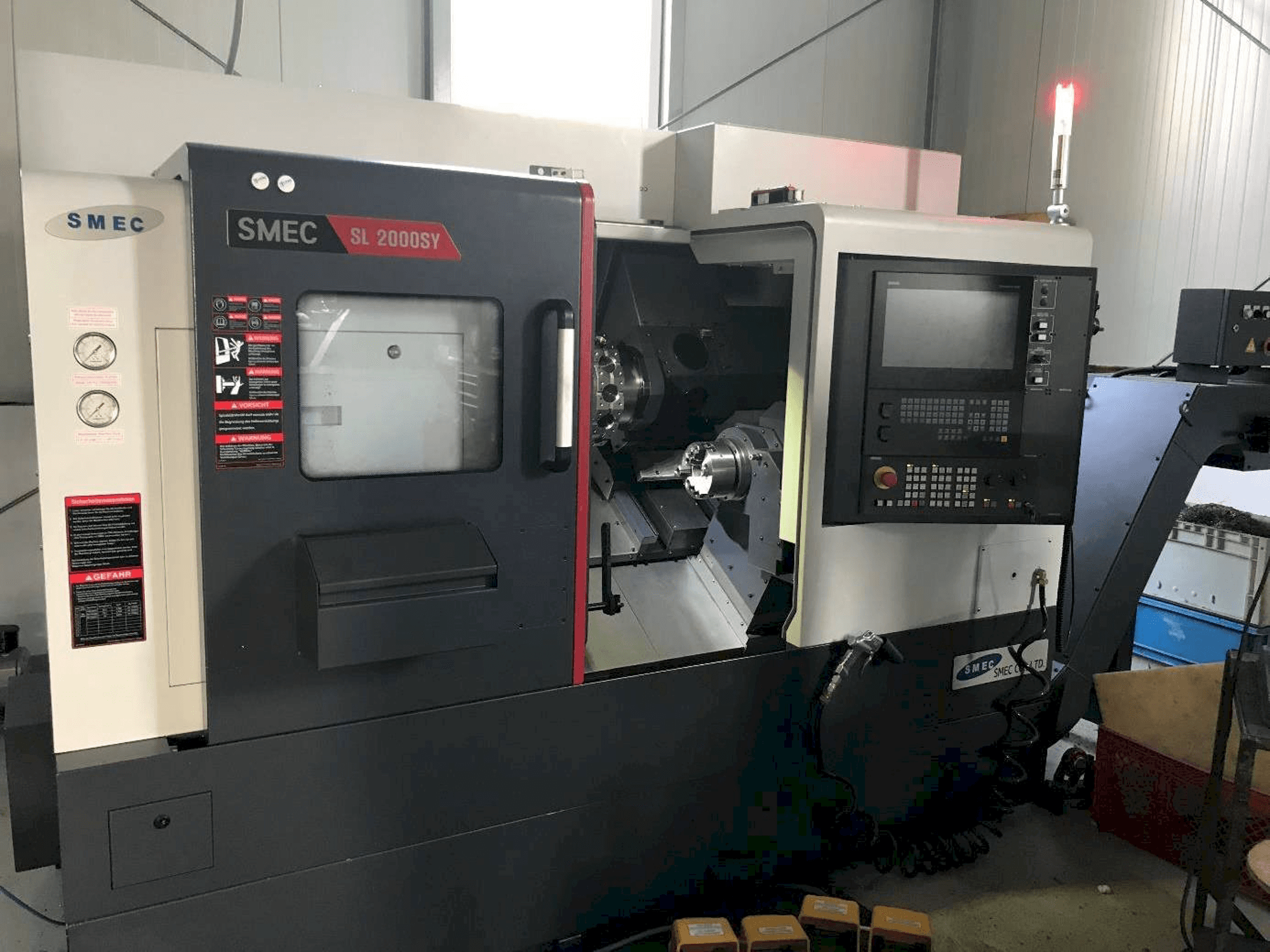 Prikaz stroja SMEC SL2000 sprijeda