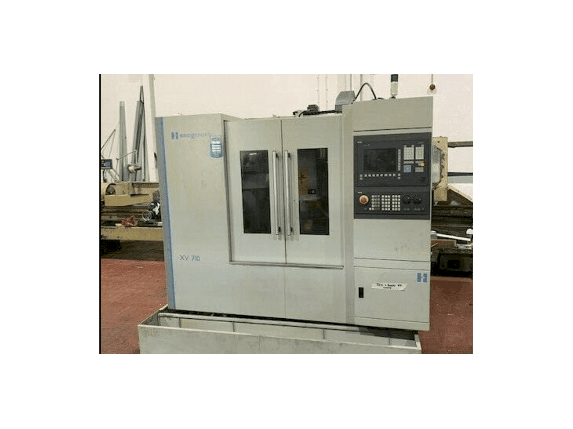 Prikaz stroja Bridgeport XV 710 sprijeda