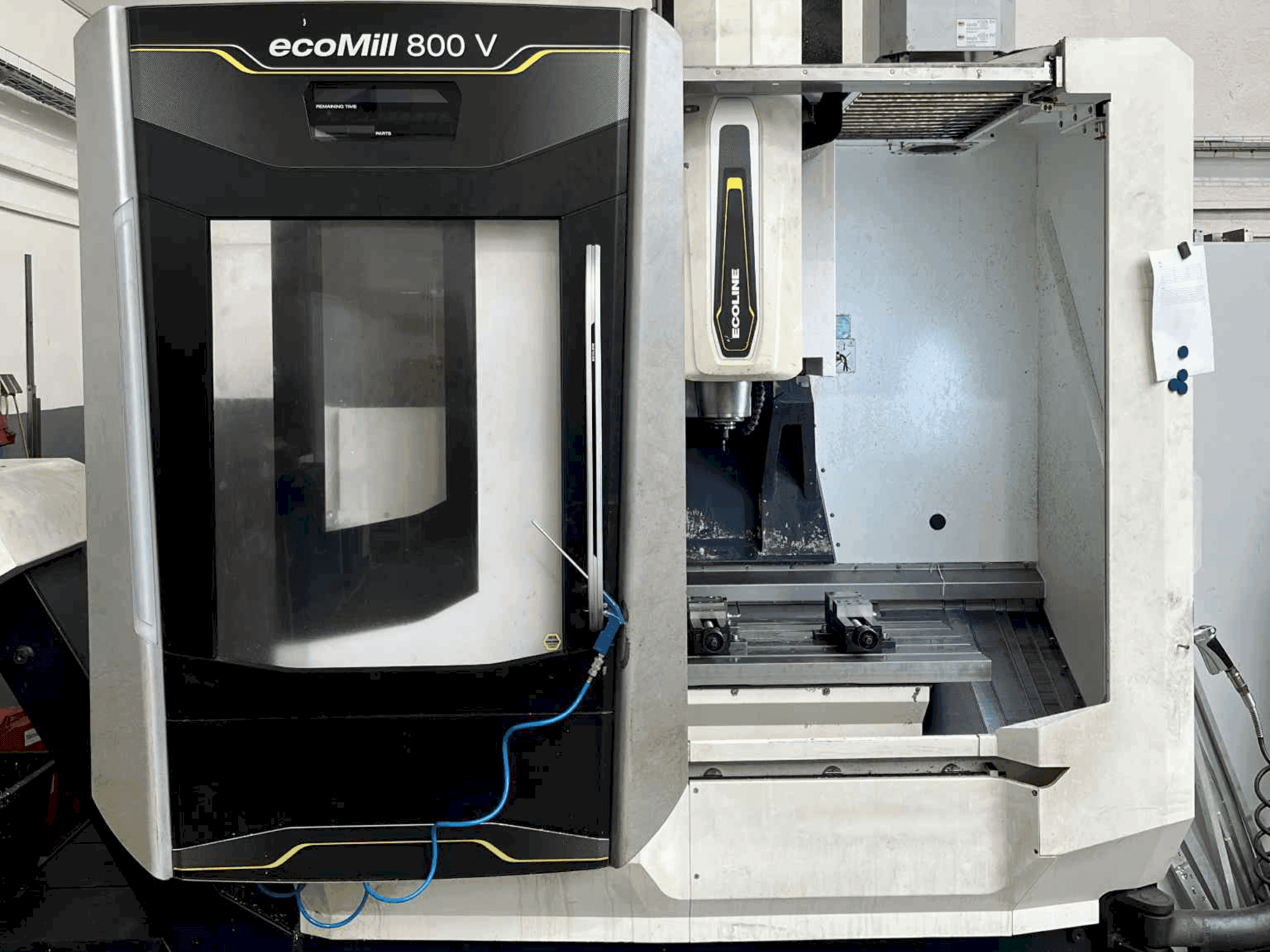 Prikaz stroja DMG ecoMill 800 V sprijeda