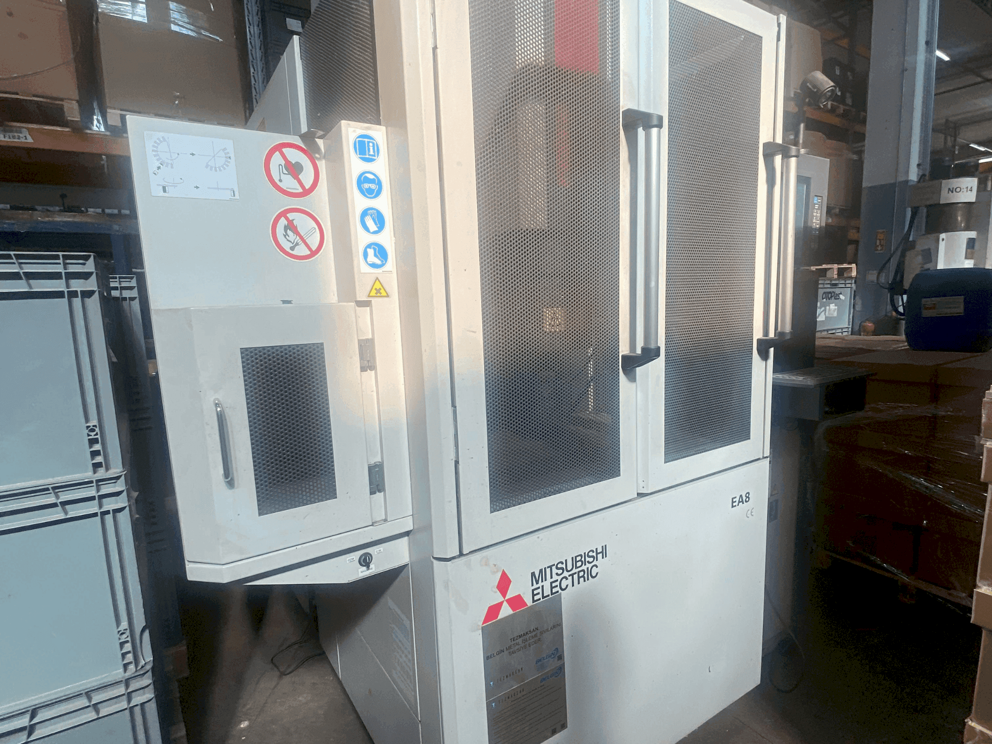 Prikaz stroja Mitsubishi EA8 sprijeda