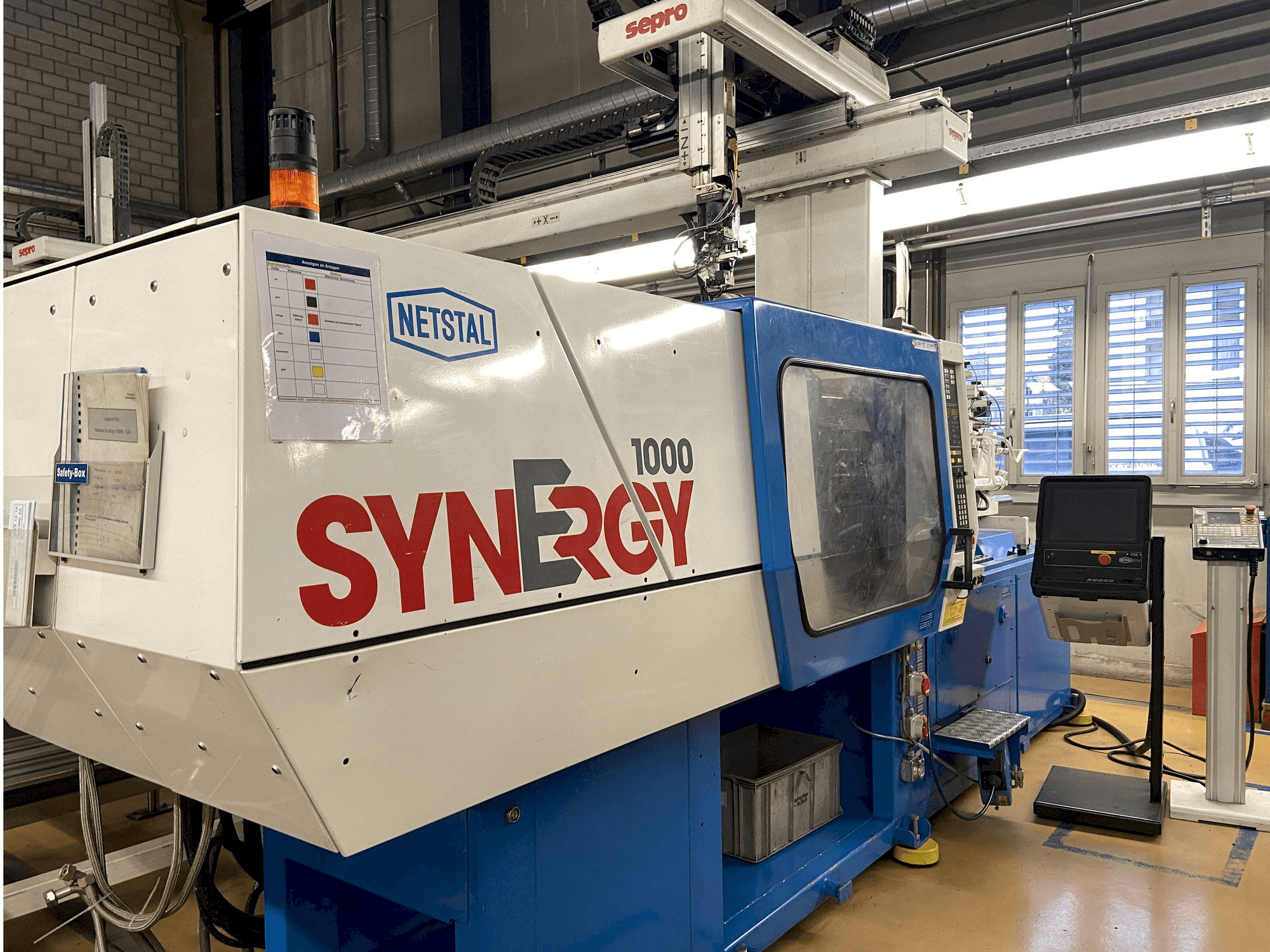 Prikaz stroja Netstal SYNERGY 1000-230 sprijeda