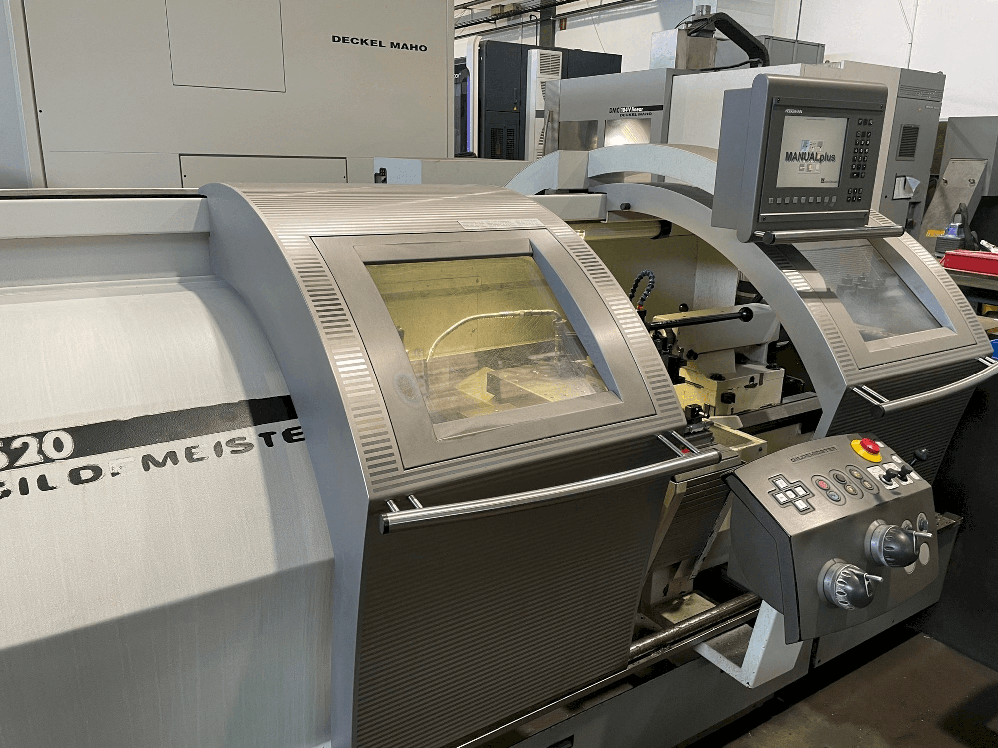 Prikaz stroja Gildemeister NEF 520 sprijeda