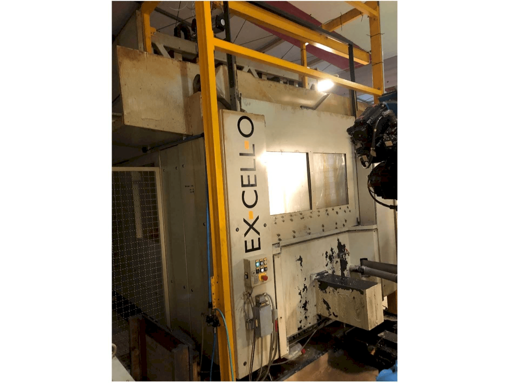 Prikaz stroja EXCELLO XHC 242 sprijeda