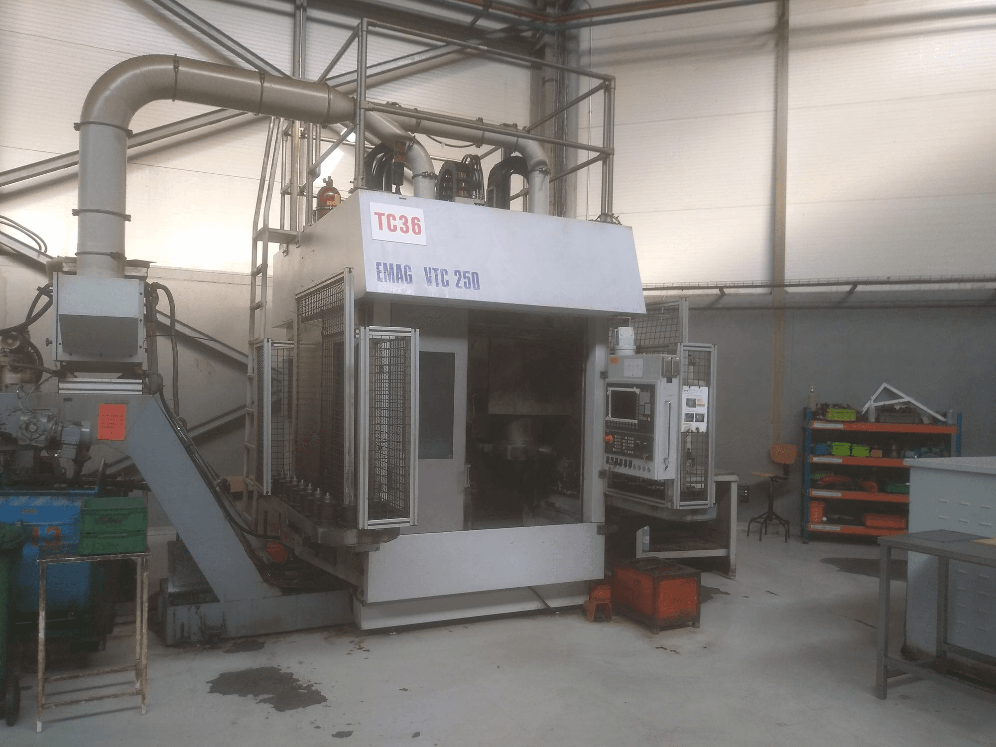 Prikaz stroja EMAG VTC 250 sprijeda