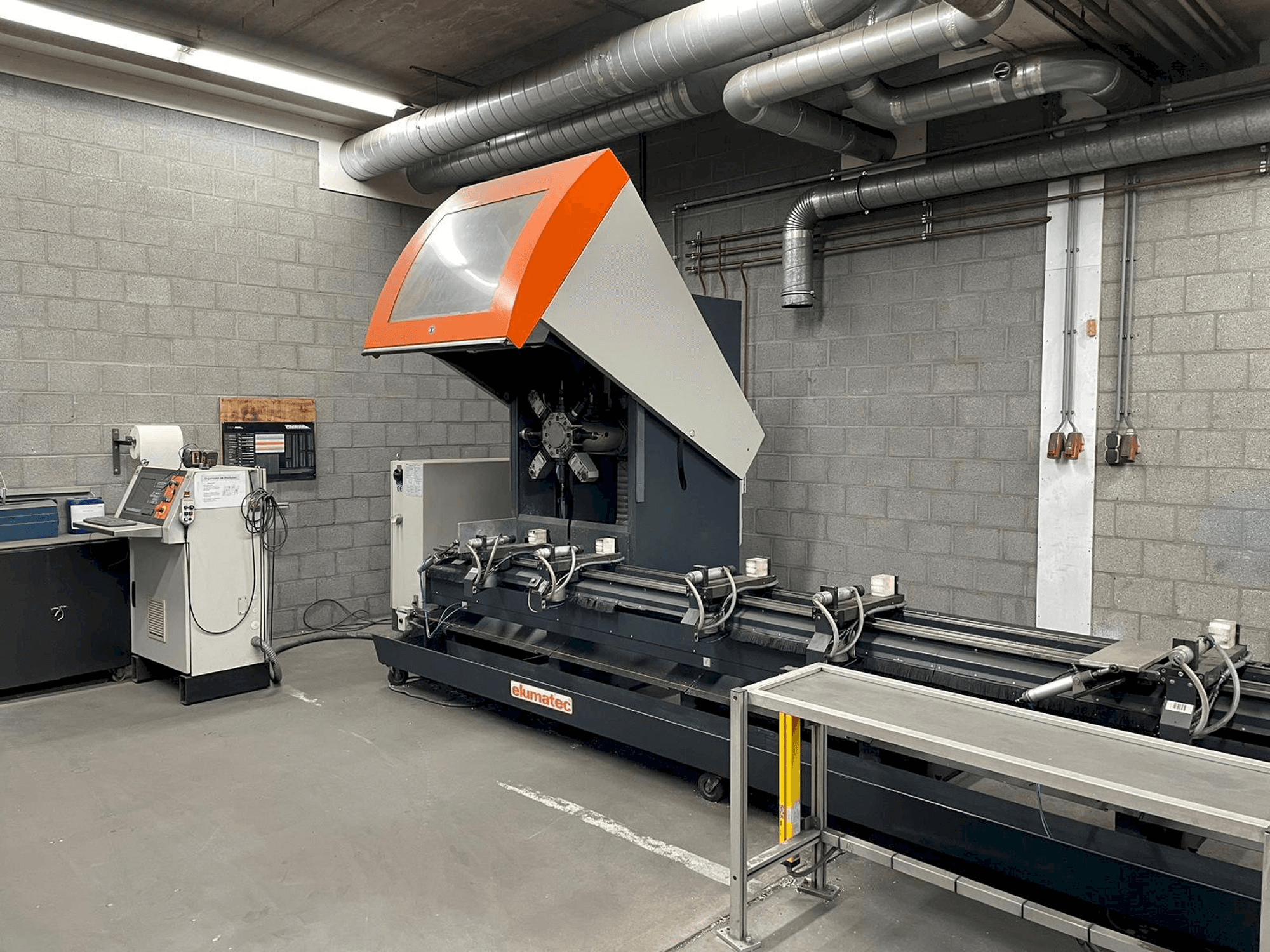 Prikaz stroja Elumatec RBF 8 sprijeda