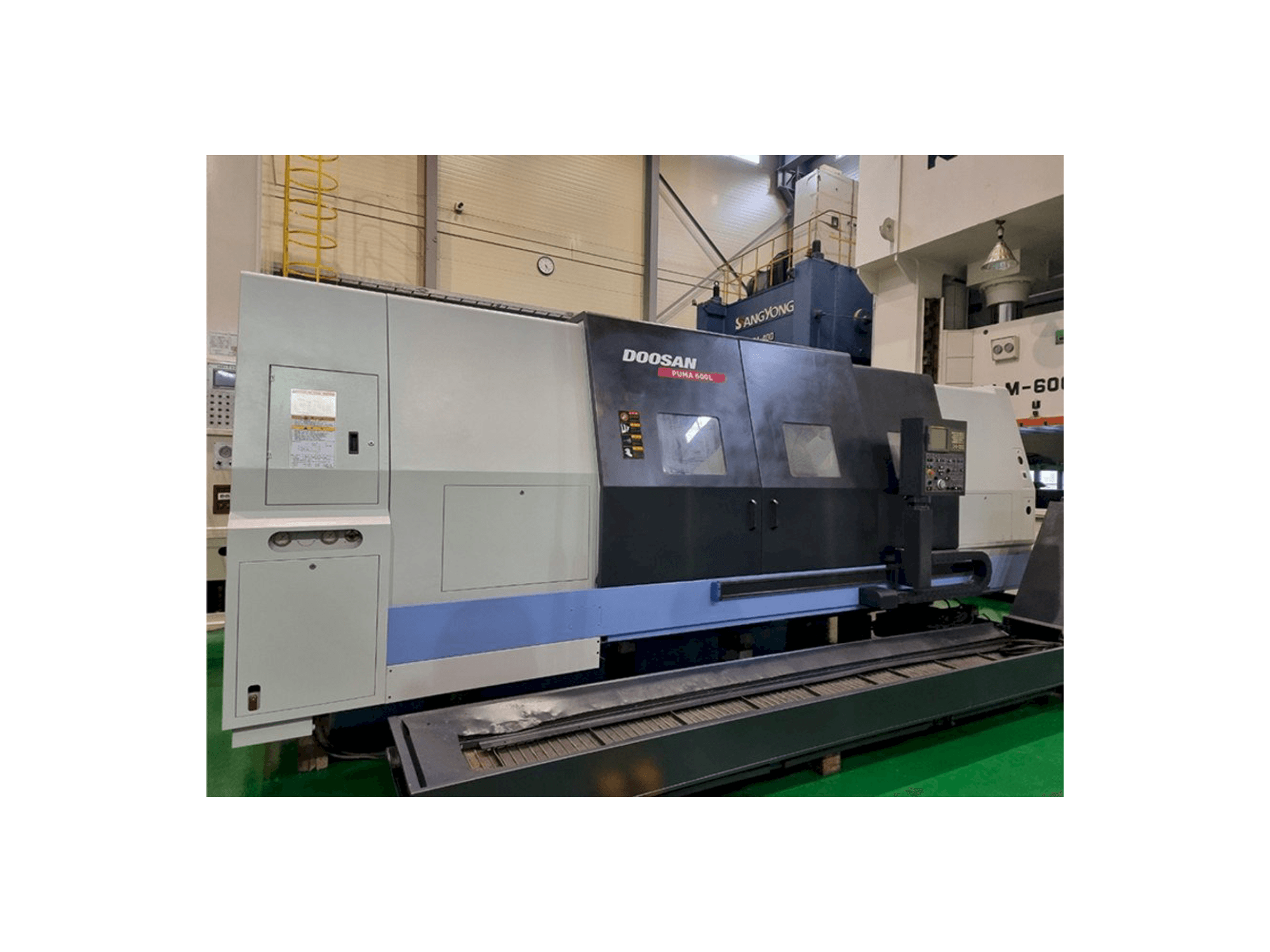 Prikaz stroja Doosan Puma 600L sprijeda