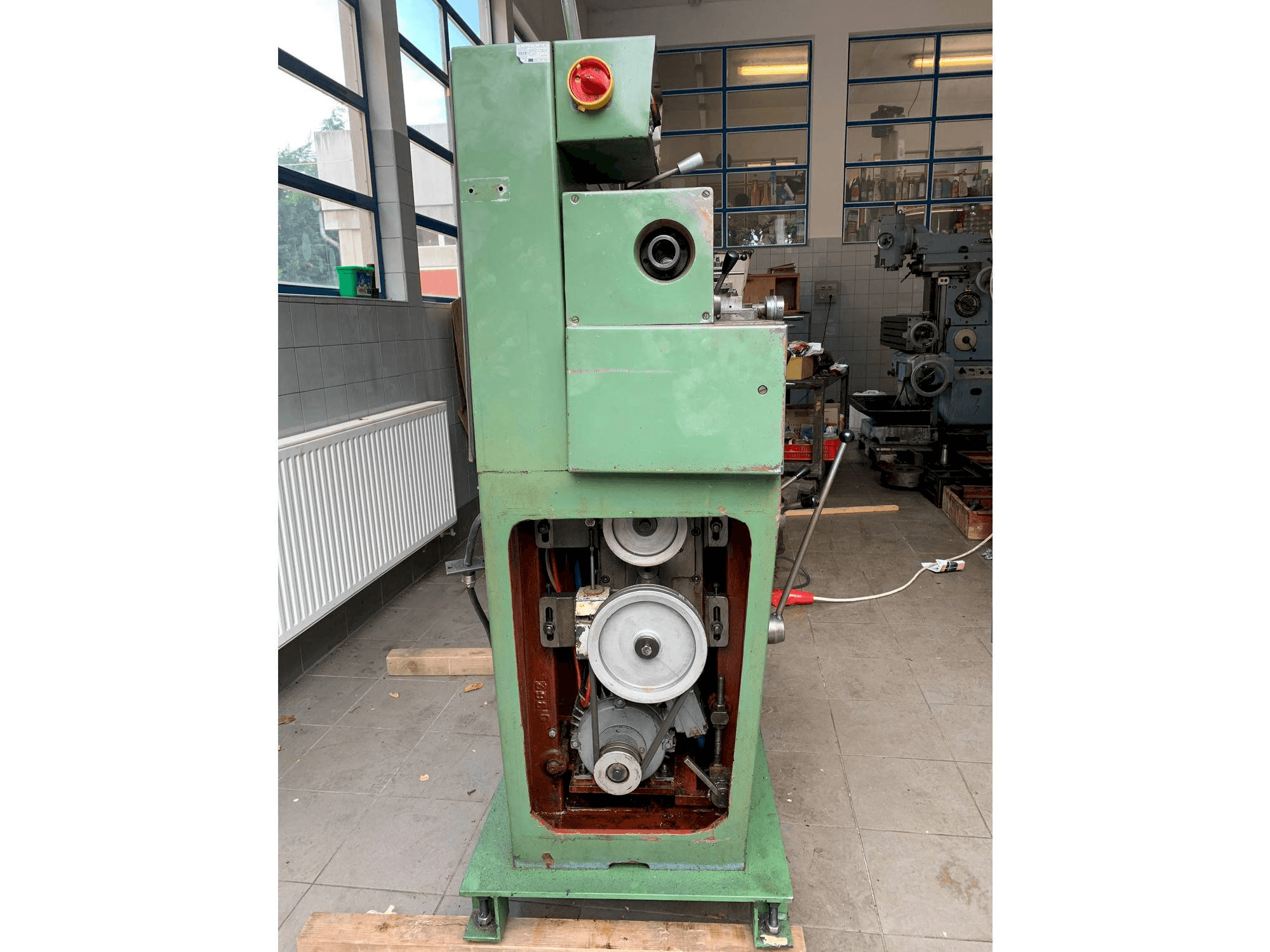 Prikaz stroja TOS Sm 16-A sprijeda