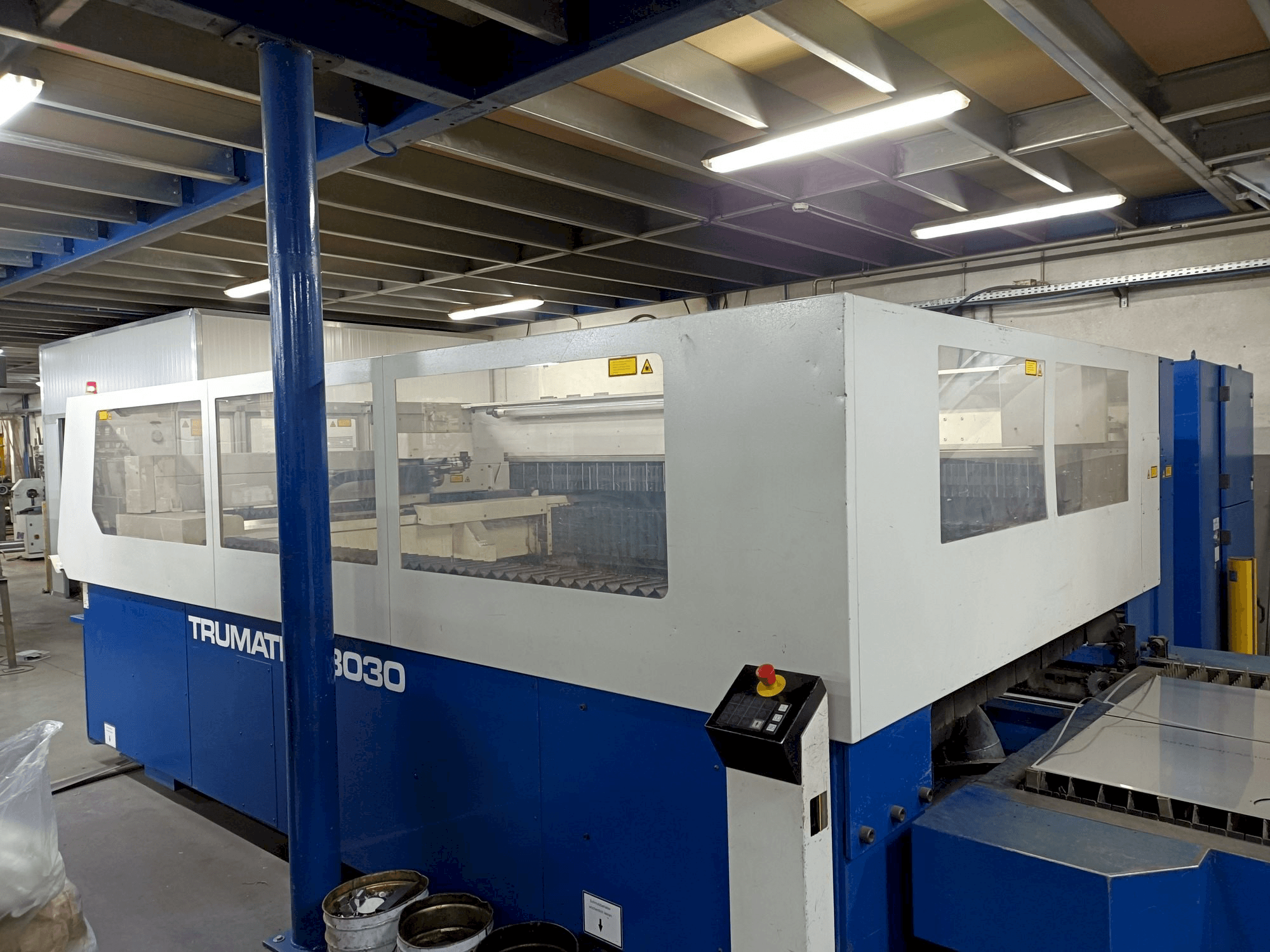 Prikaz stroja Trumpf Trumatic L3030 sprijeda
