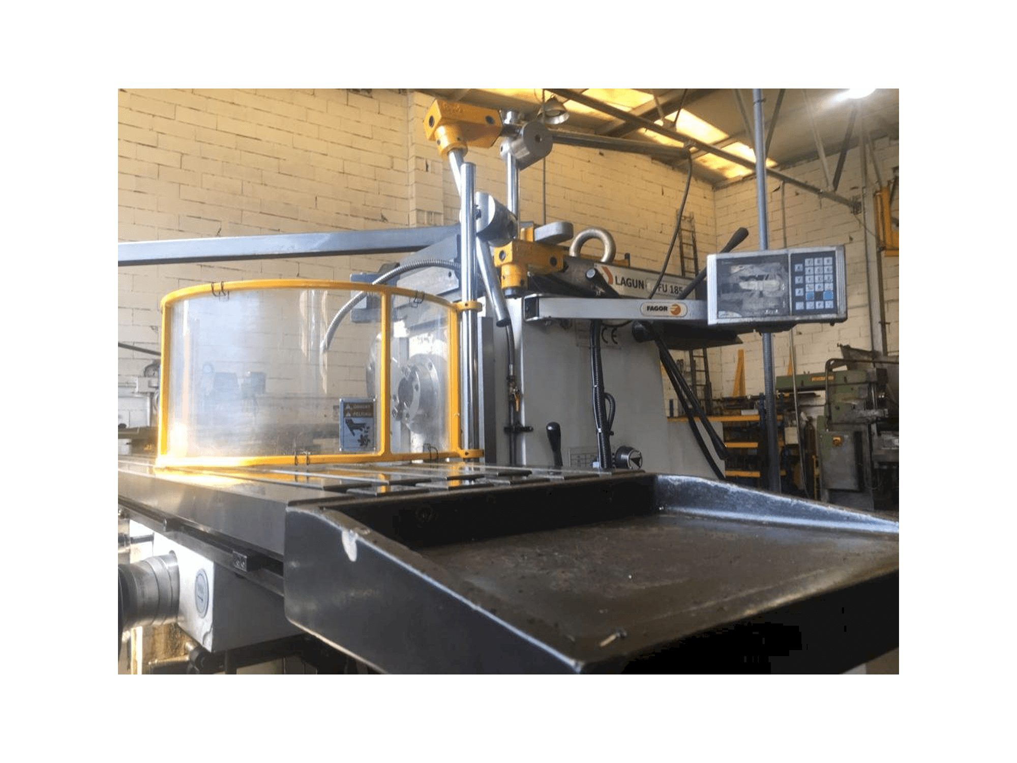 Prikaz stroja LAGUN FU-185 sprijeda