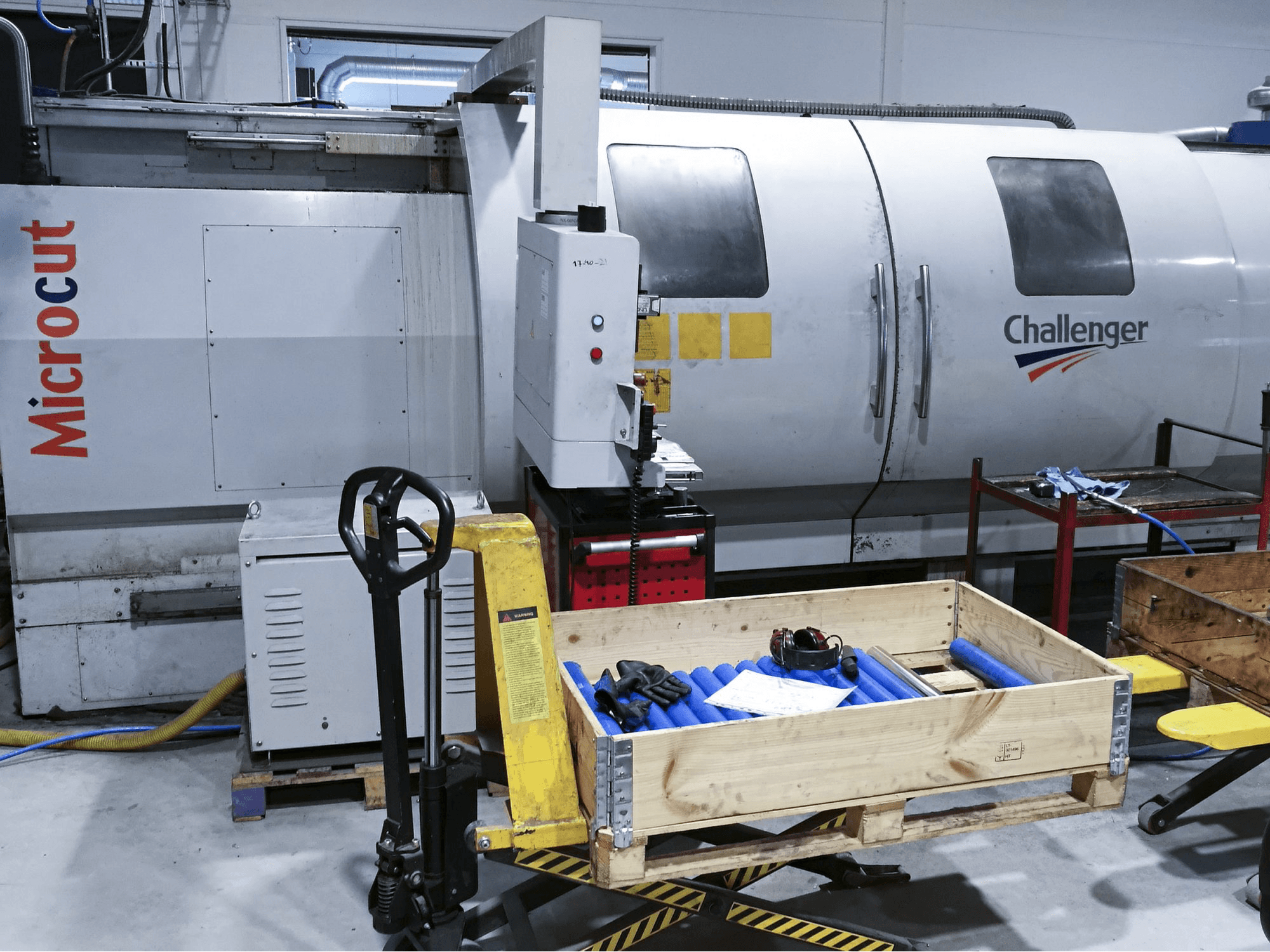 Prikaz stroja MICROCUT BNC-30160X sprijeda