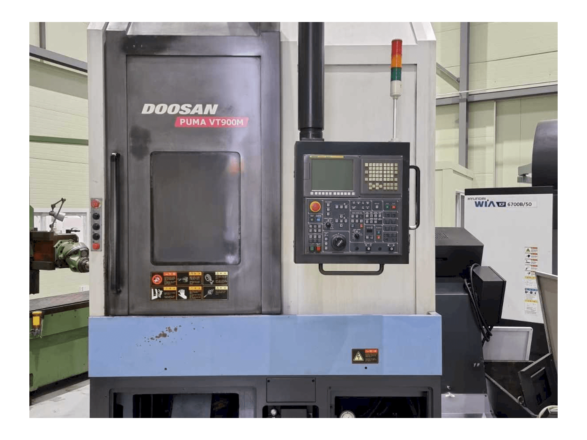 Prikaz stroja Doosan PUMA VT900M sprijeda