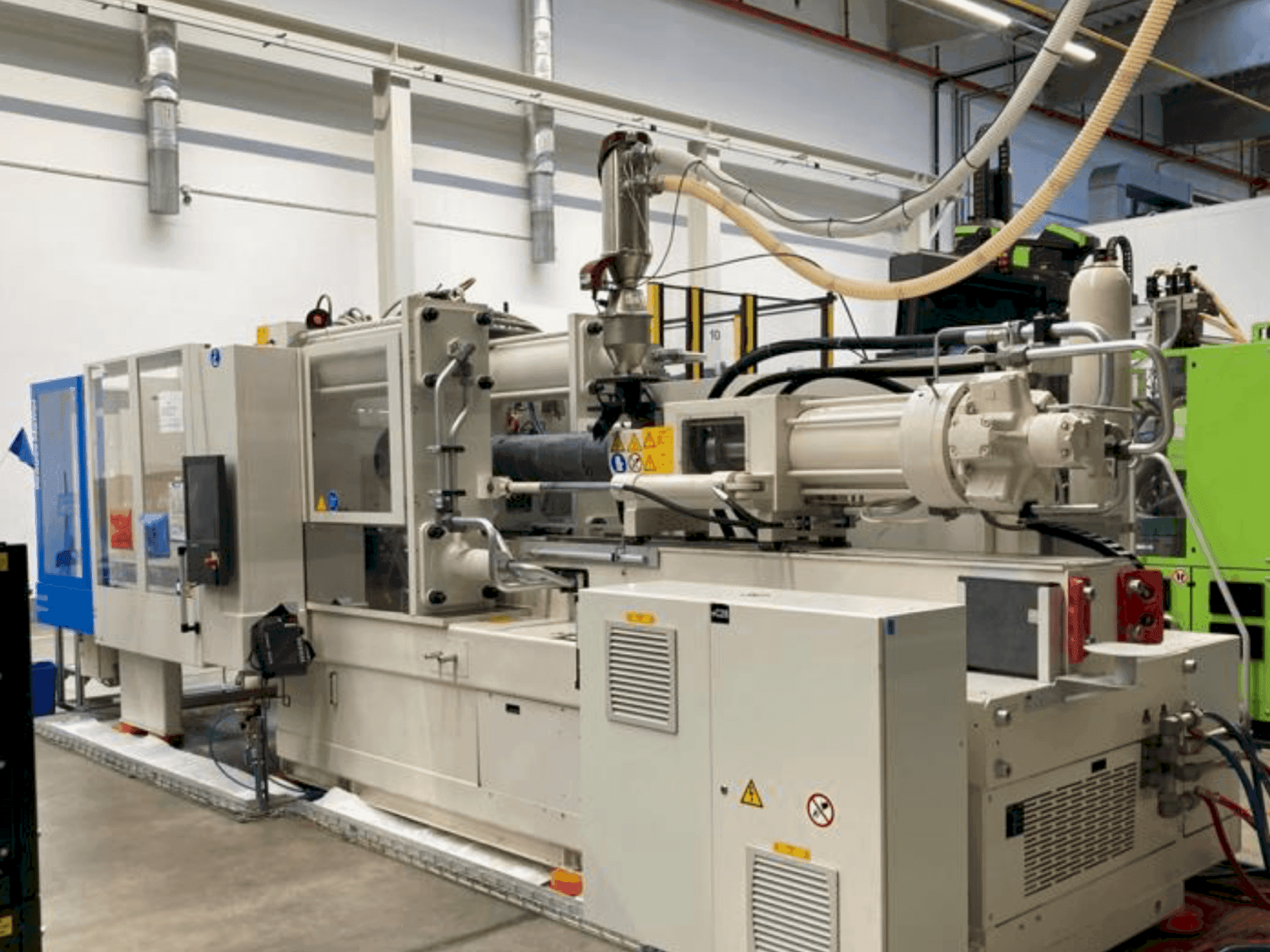 Prikaz stroja Krauss Maffei 420-2000 CX sprijeda