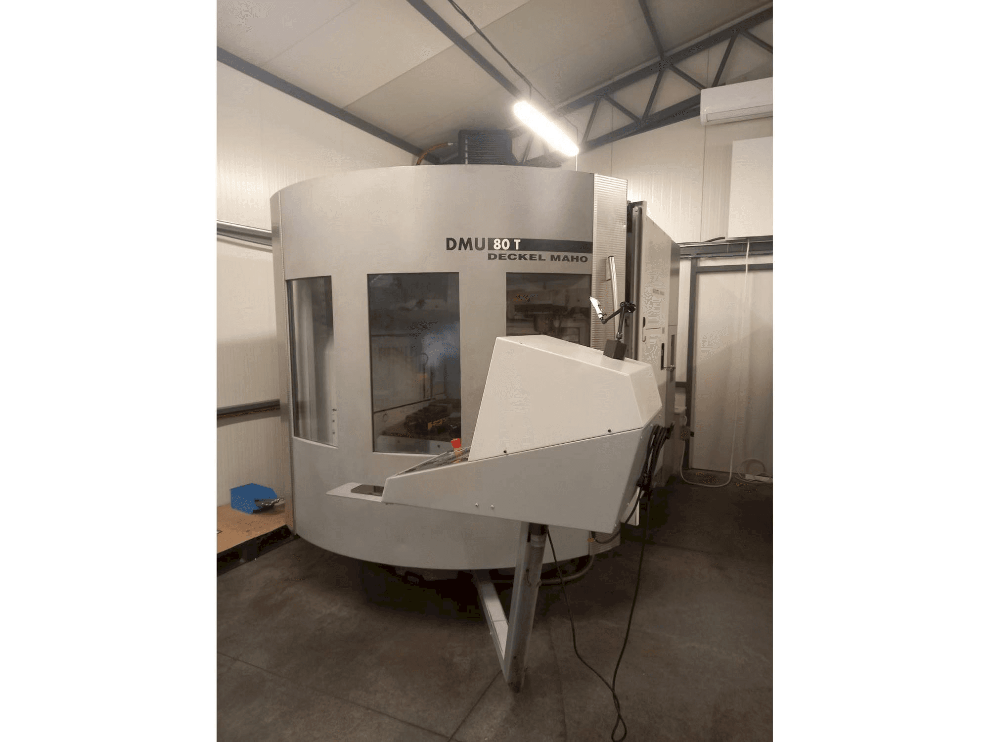 Prikaz stroja DECKEL MAHO DMU 80T sprijeda