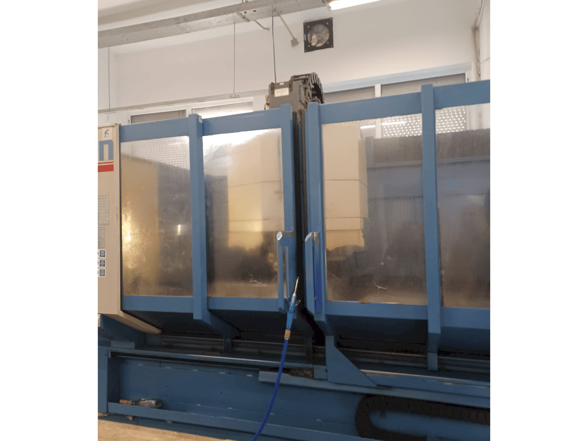 Prikaz stroja CHIRON FZ 18 L sprijeda