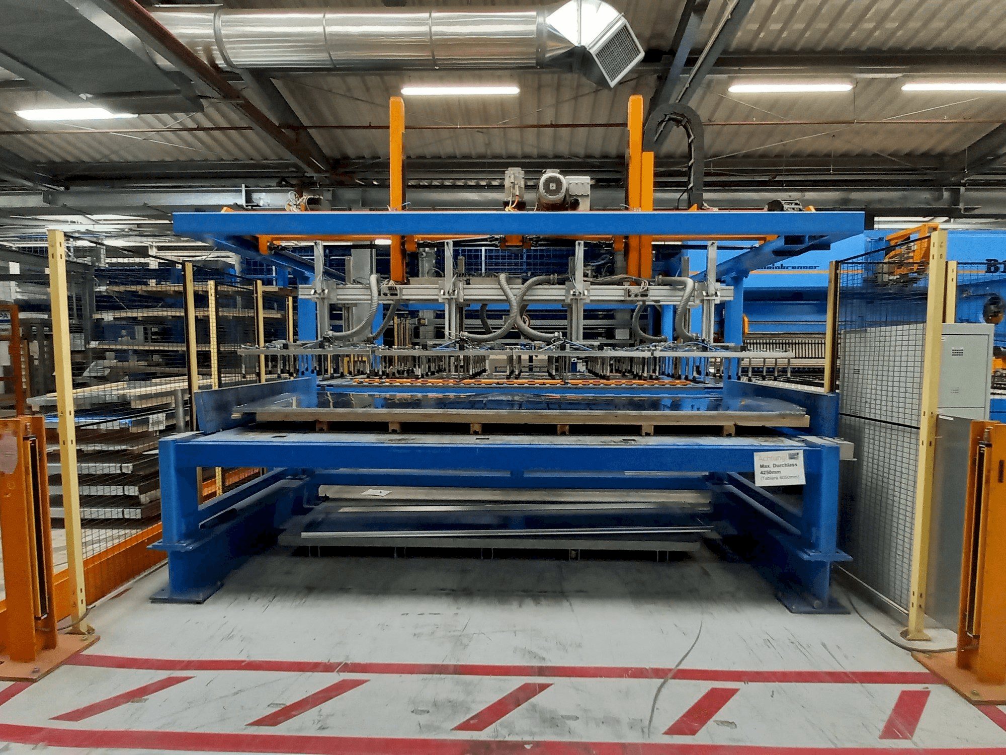 Prikaz stroja Weinbrenner B 12 sprijeda