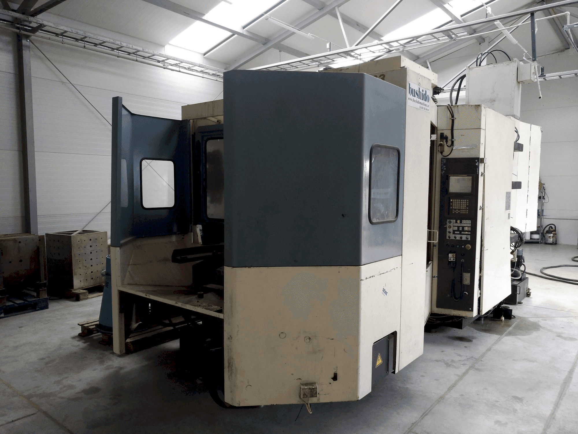 Prikaz stroja Niigata SPN63 sprijeda