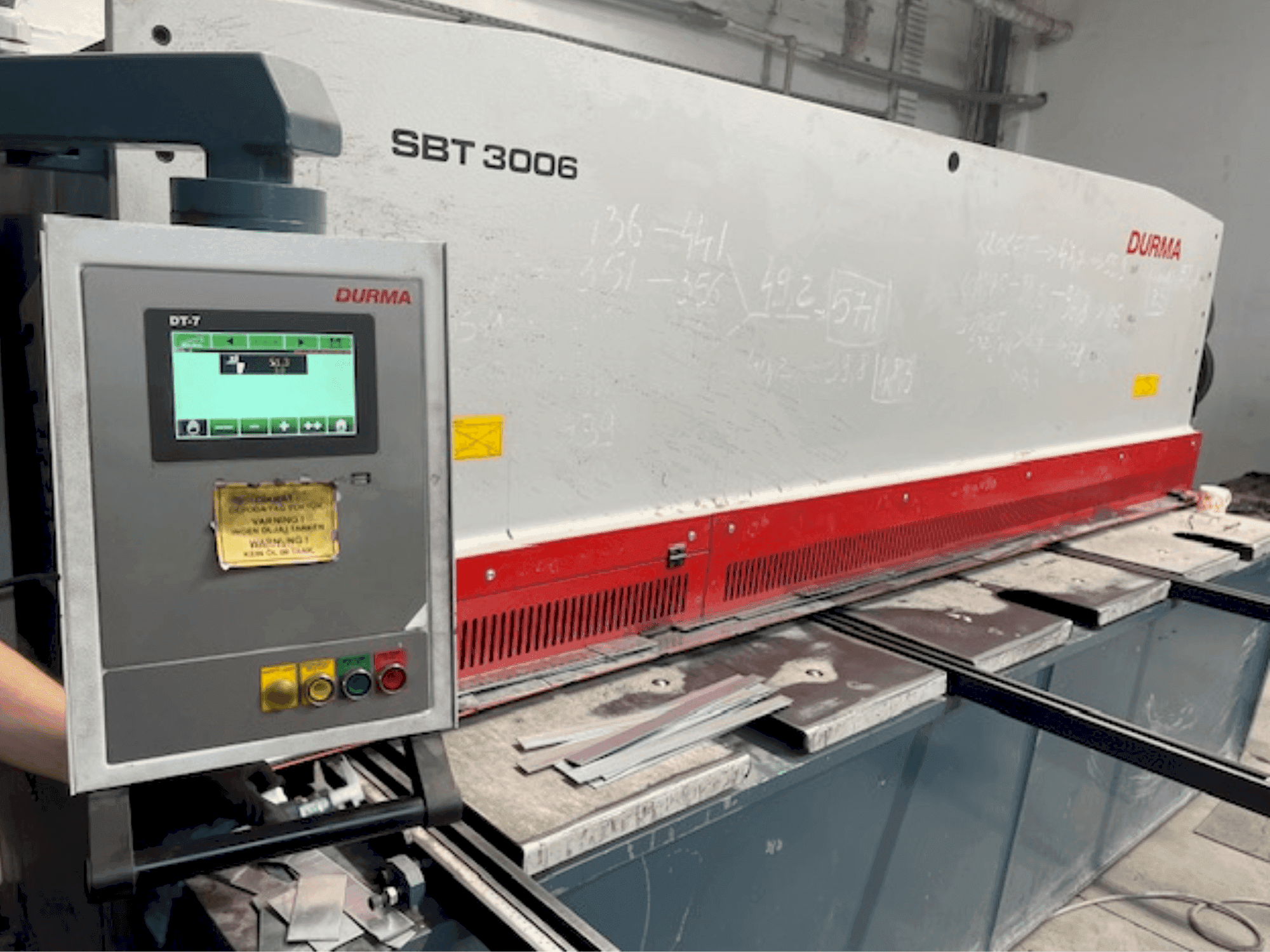 Prikaz stroja Durma SBT 3006 sprijeda