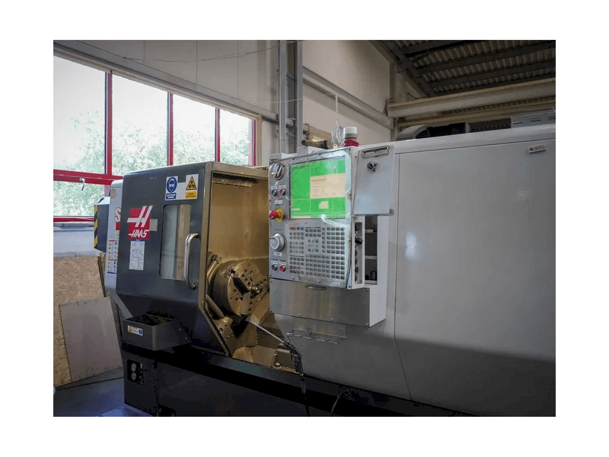 Prikaz stroja HAAS ST-30 sprijeda