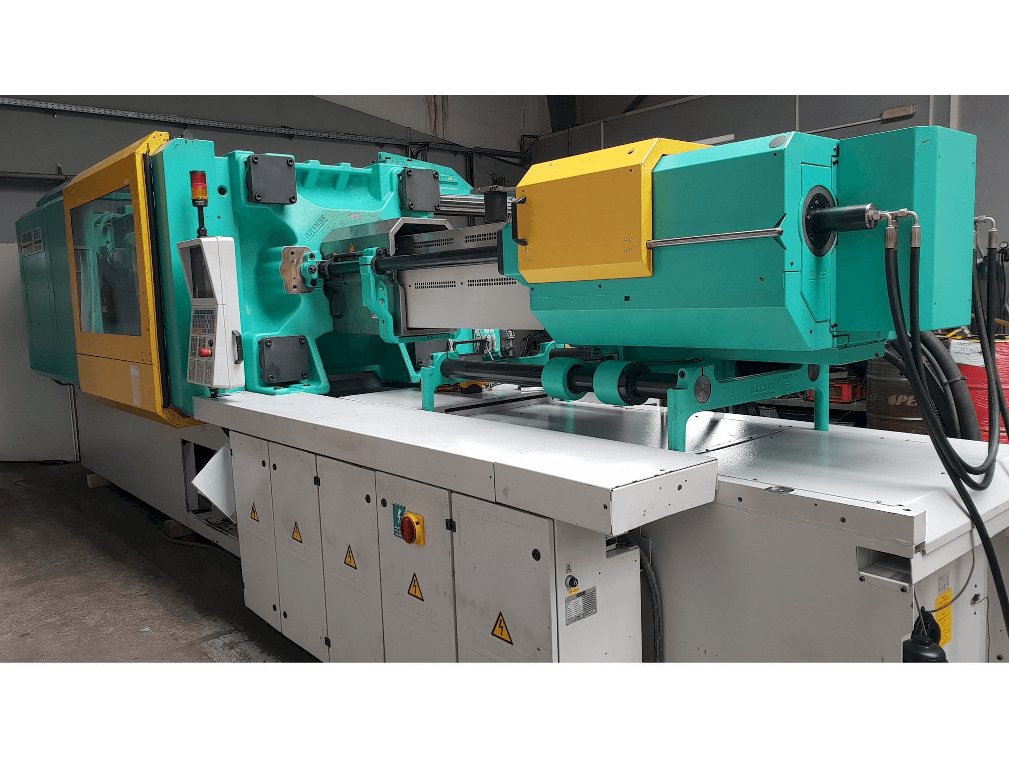 Prikaz stroja Arburg Multilift H 720 - 3200 - 1300 sprijeda