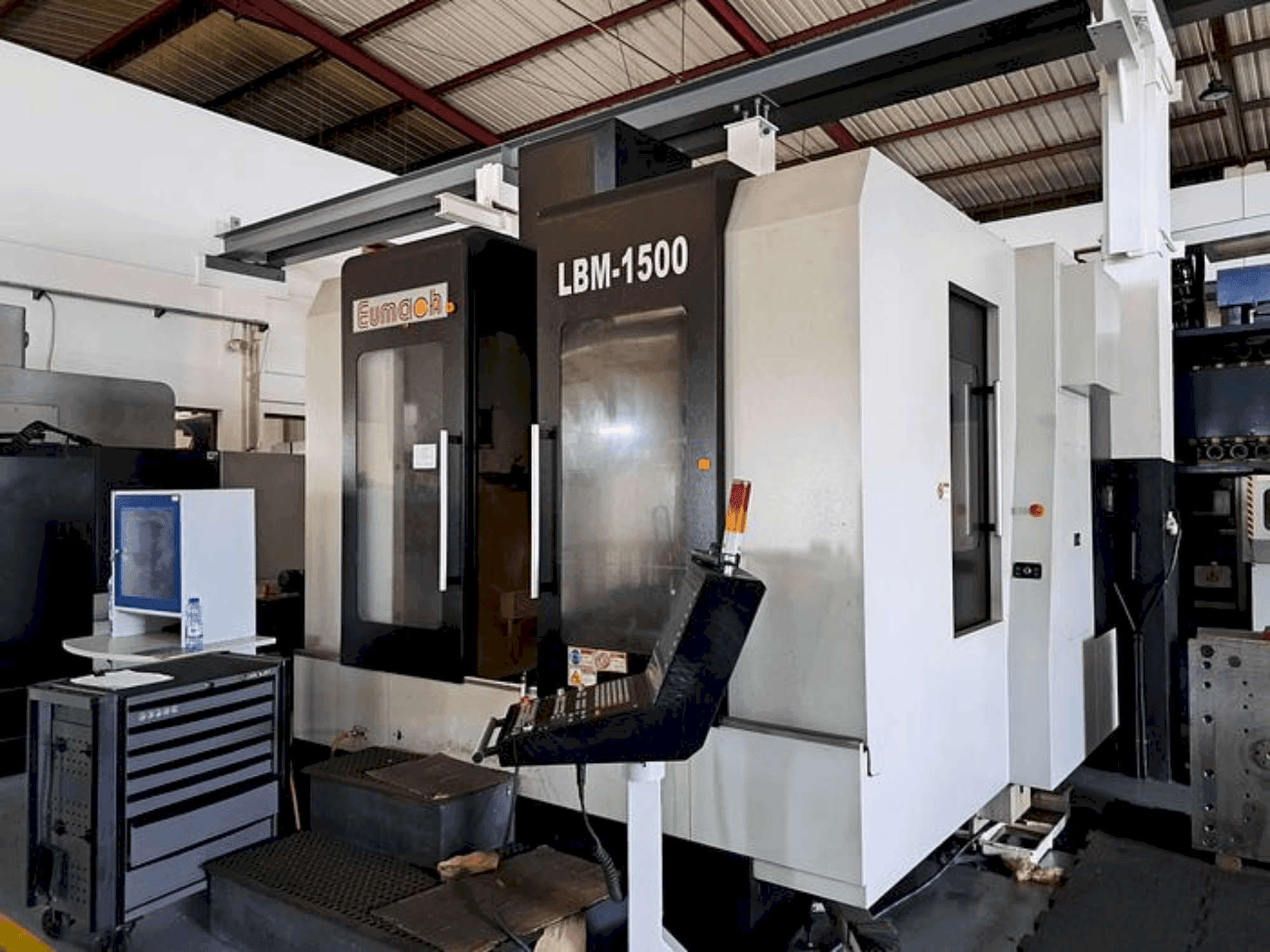 Prikaz stroja Eumach LBM-1500 sprijeda