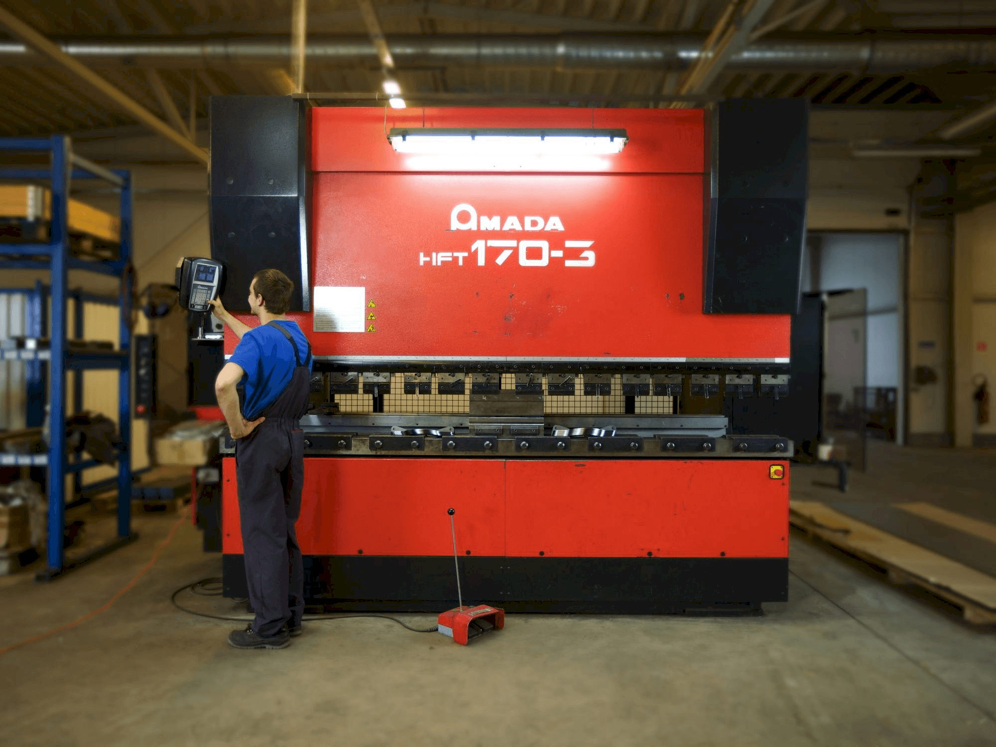 Prikaz stroja AMADA HFT 170-3 sprijeda