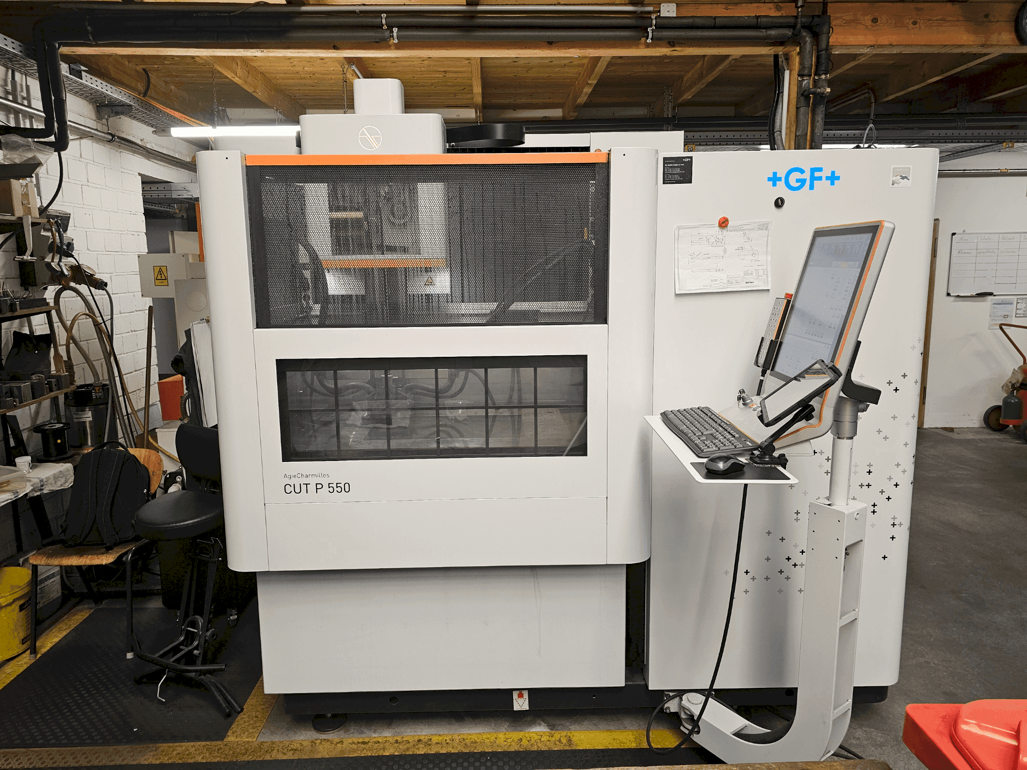 Prikaz stroja AgieCharmilles CUT P 550 sprijeda