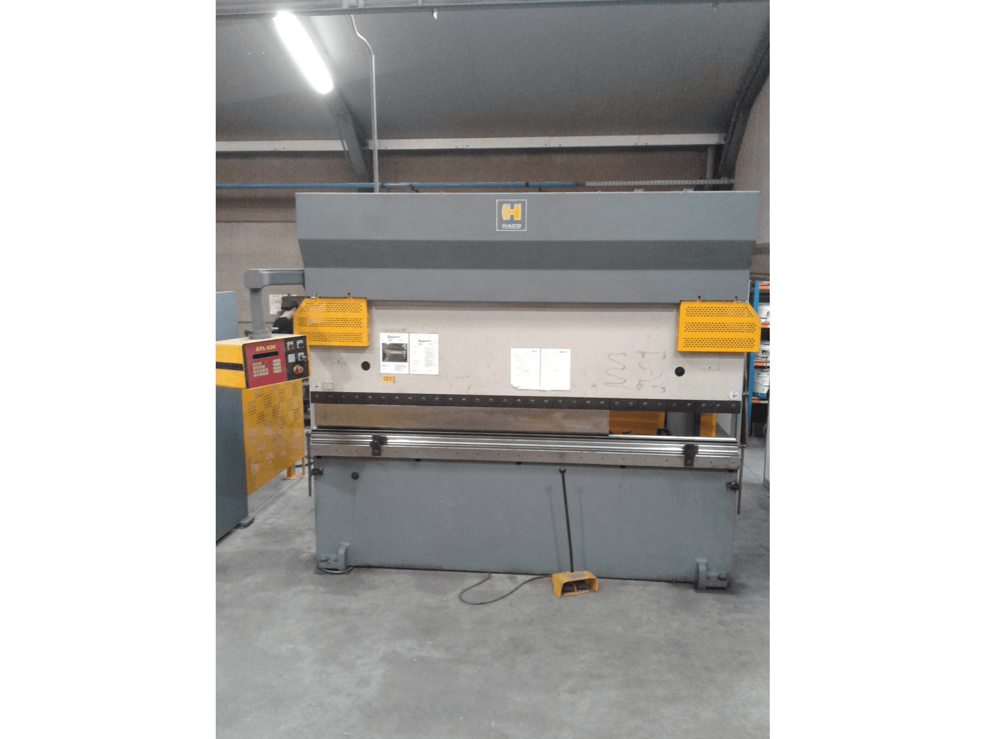 Prikaz stroja HACO PPV 30220 sprijeda