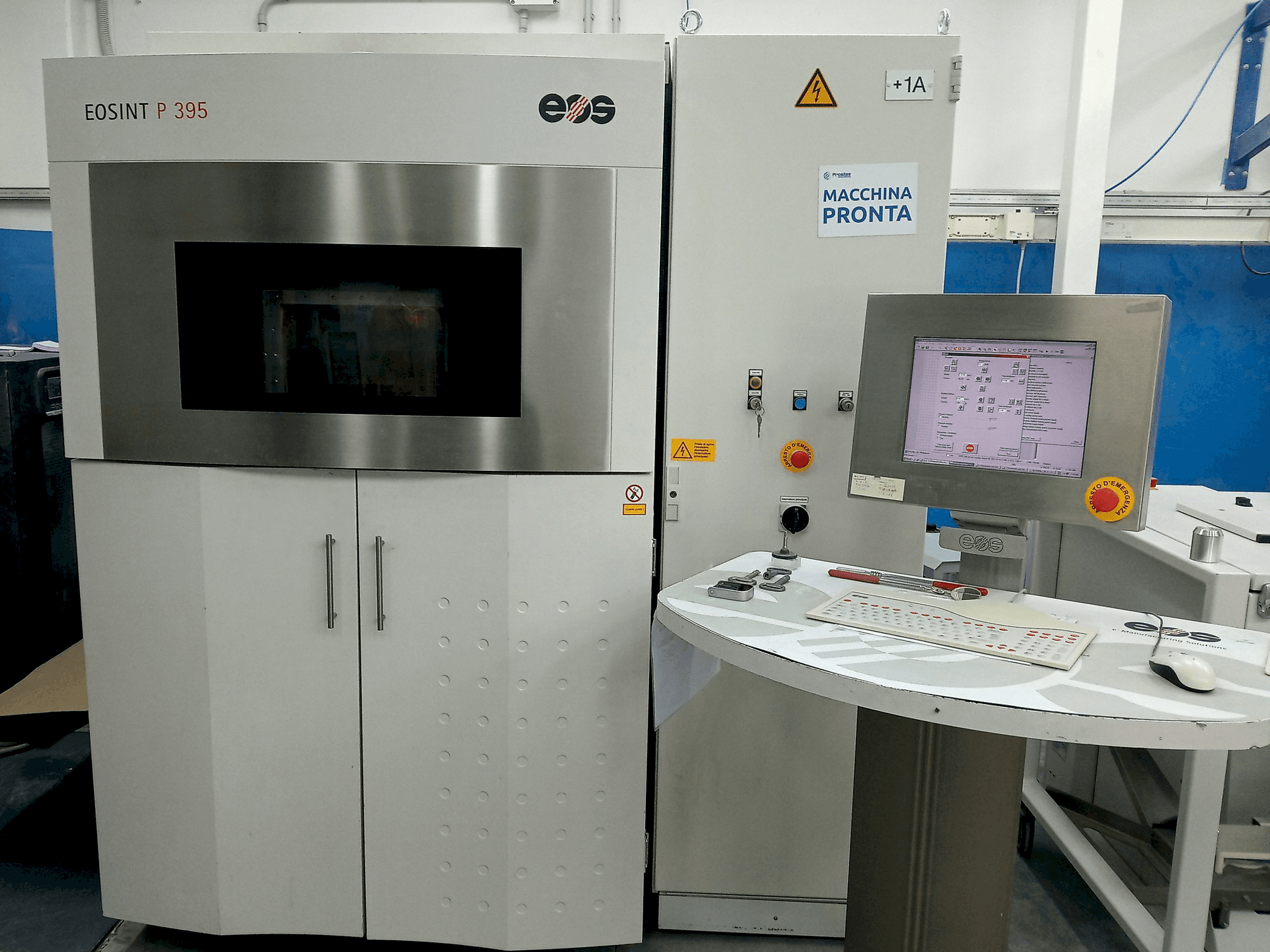 Prikaz stroja EOS Eosint P395 sprijeda