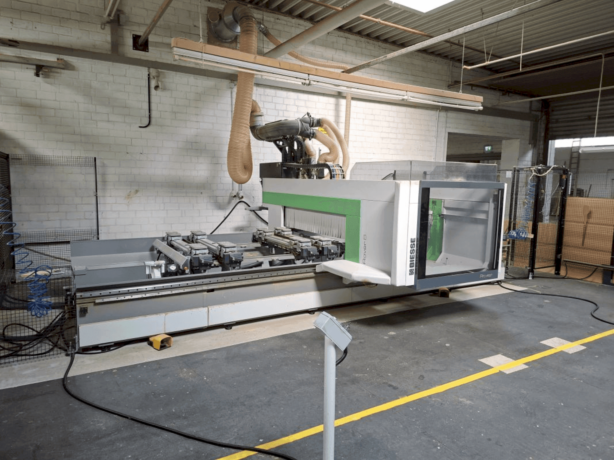 Prikaz stroja BIESSE Rover B 1650 sprijeda