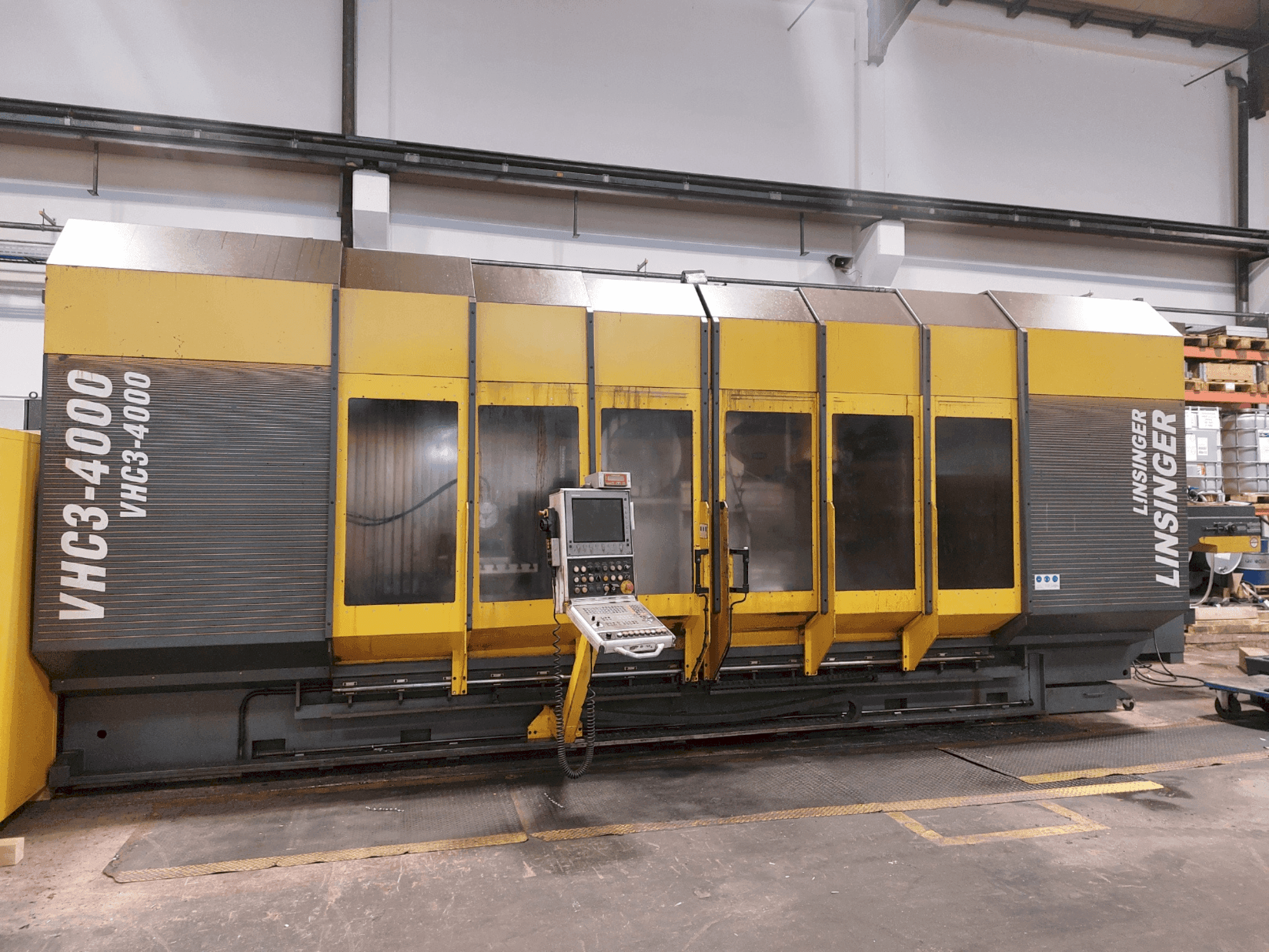 Prikaz stroja AXA VHC 3-4000 M/2E sprijeda