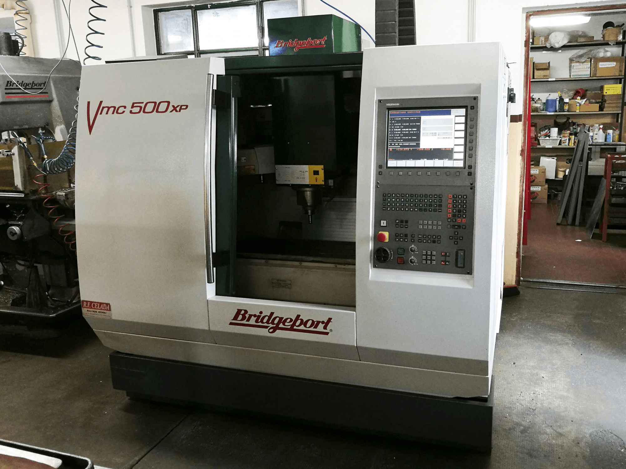 Prikaz stroja Bridgeport VMC 500 XP sprijeda