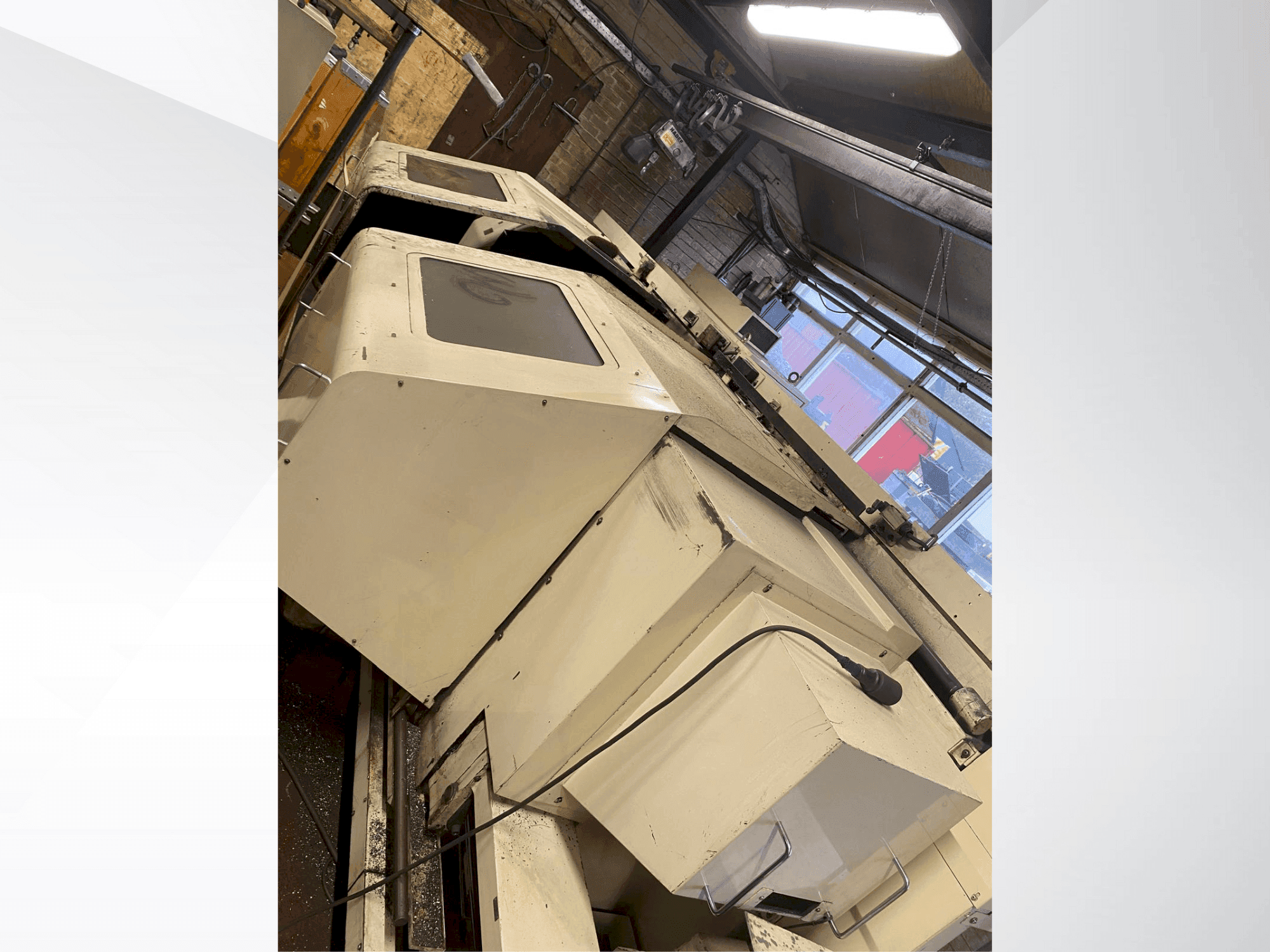 Prikaz stroja Okuma LH35-N sprijeda