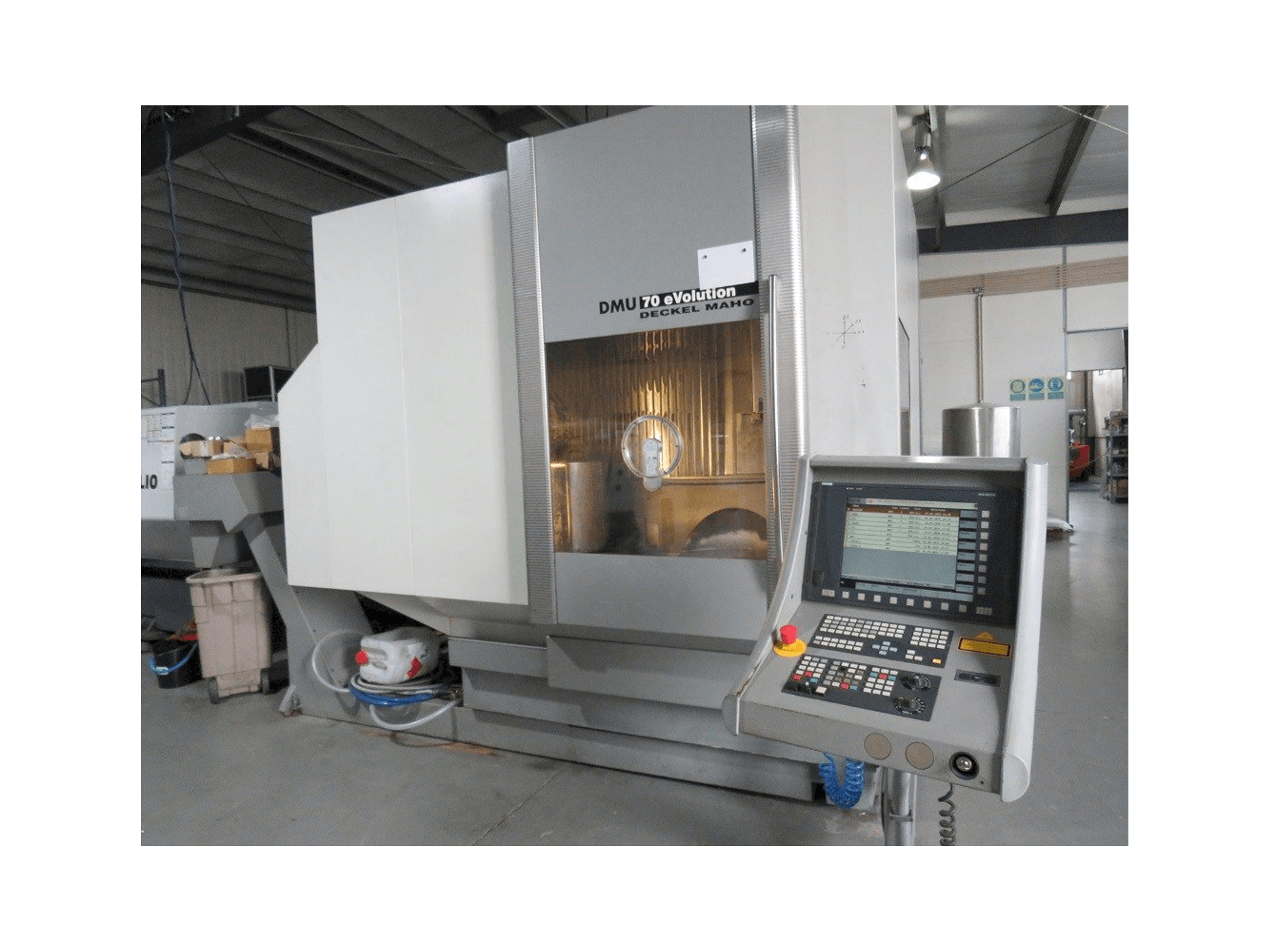 Prikaz stroja DECKEL MAHO DMU 70 eVolution sprijeda