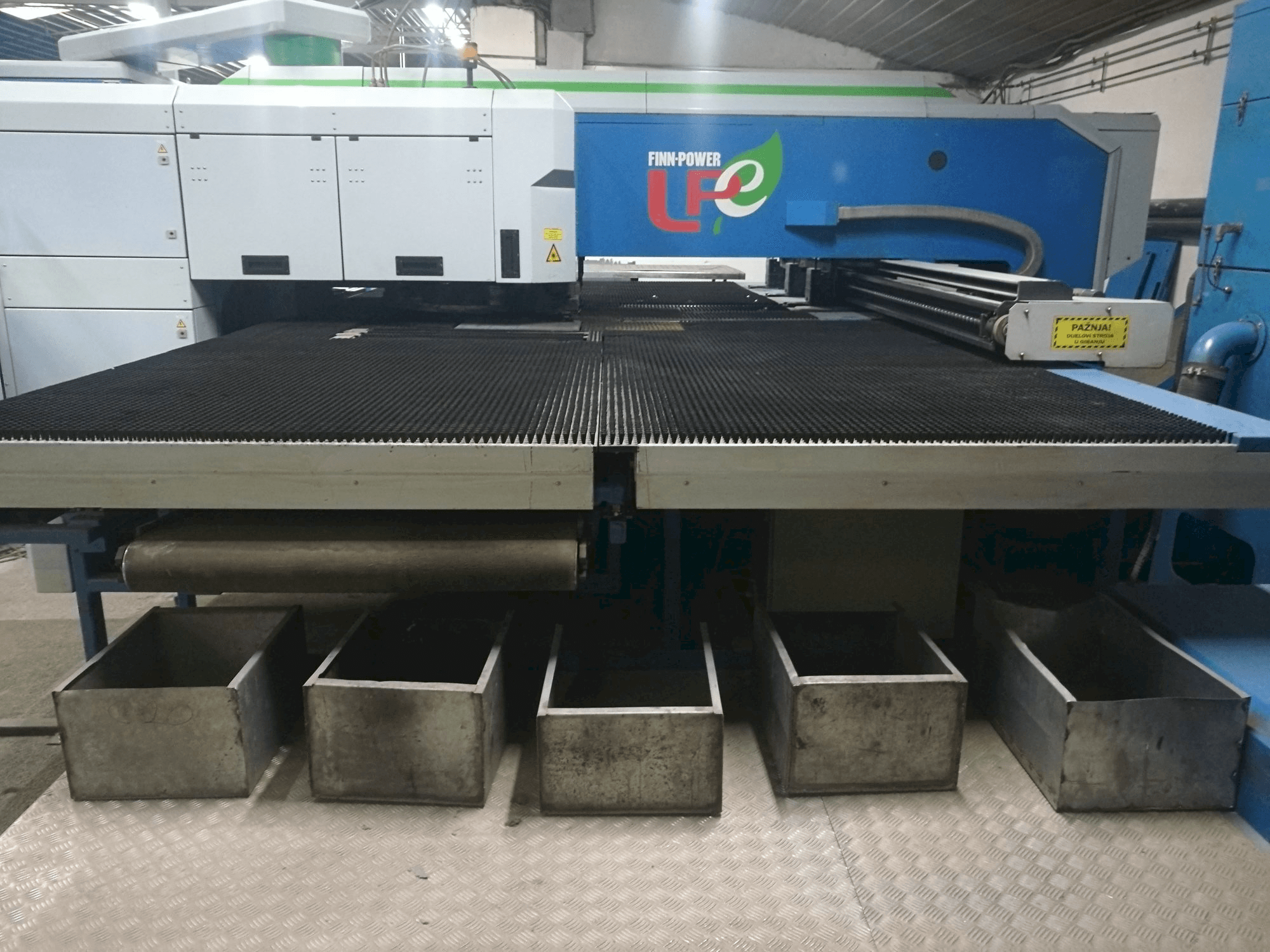 Prikaz stroja Finn-Power LPE5 SWUH sprijeda