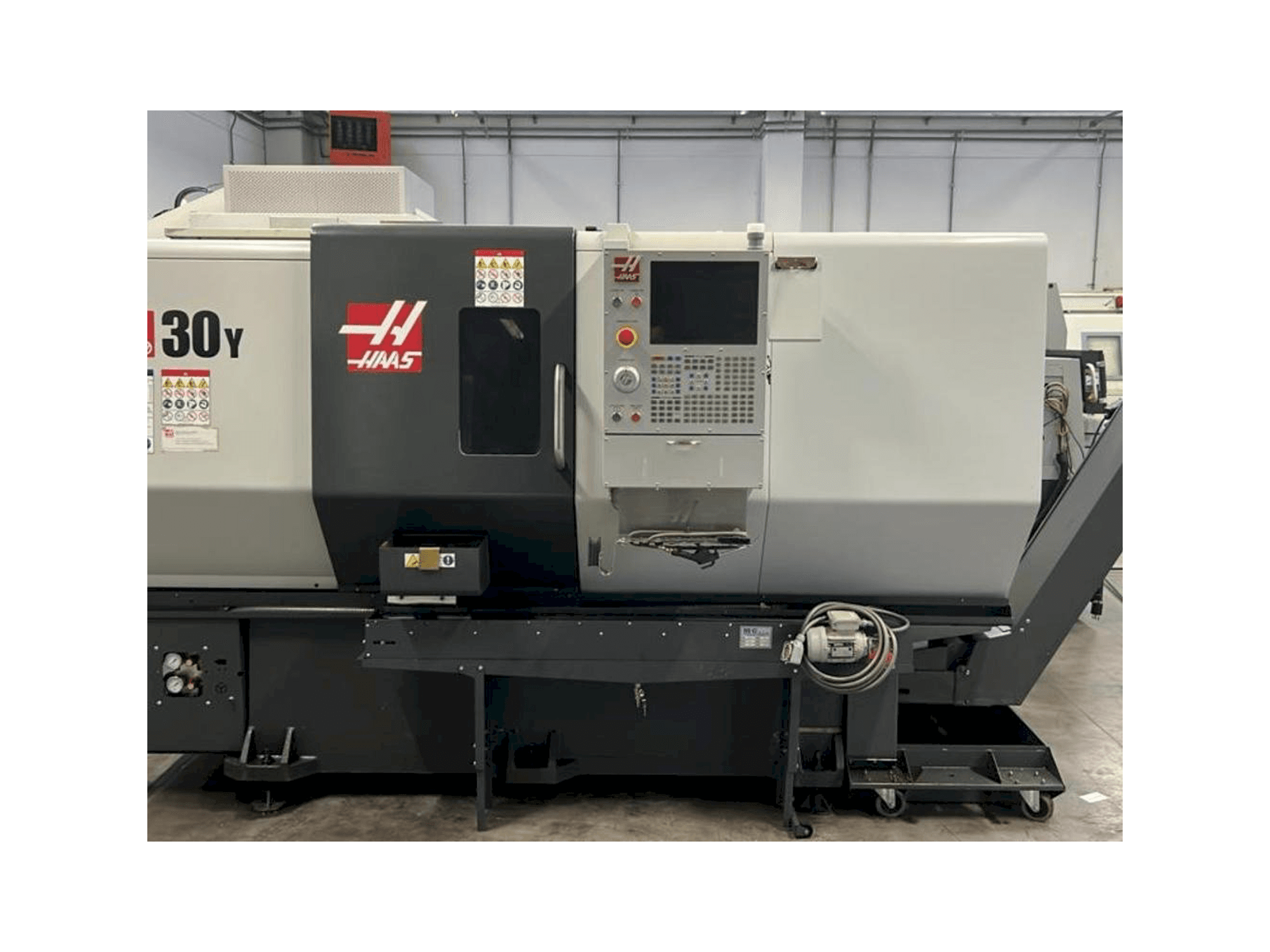 Prikaz stroja HAAS DS30Y sprijeda