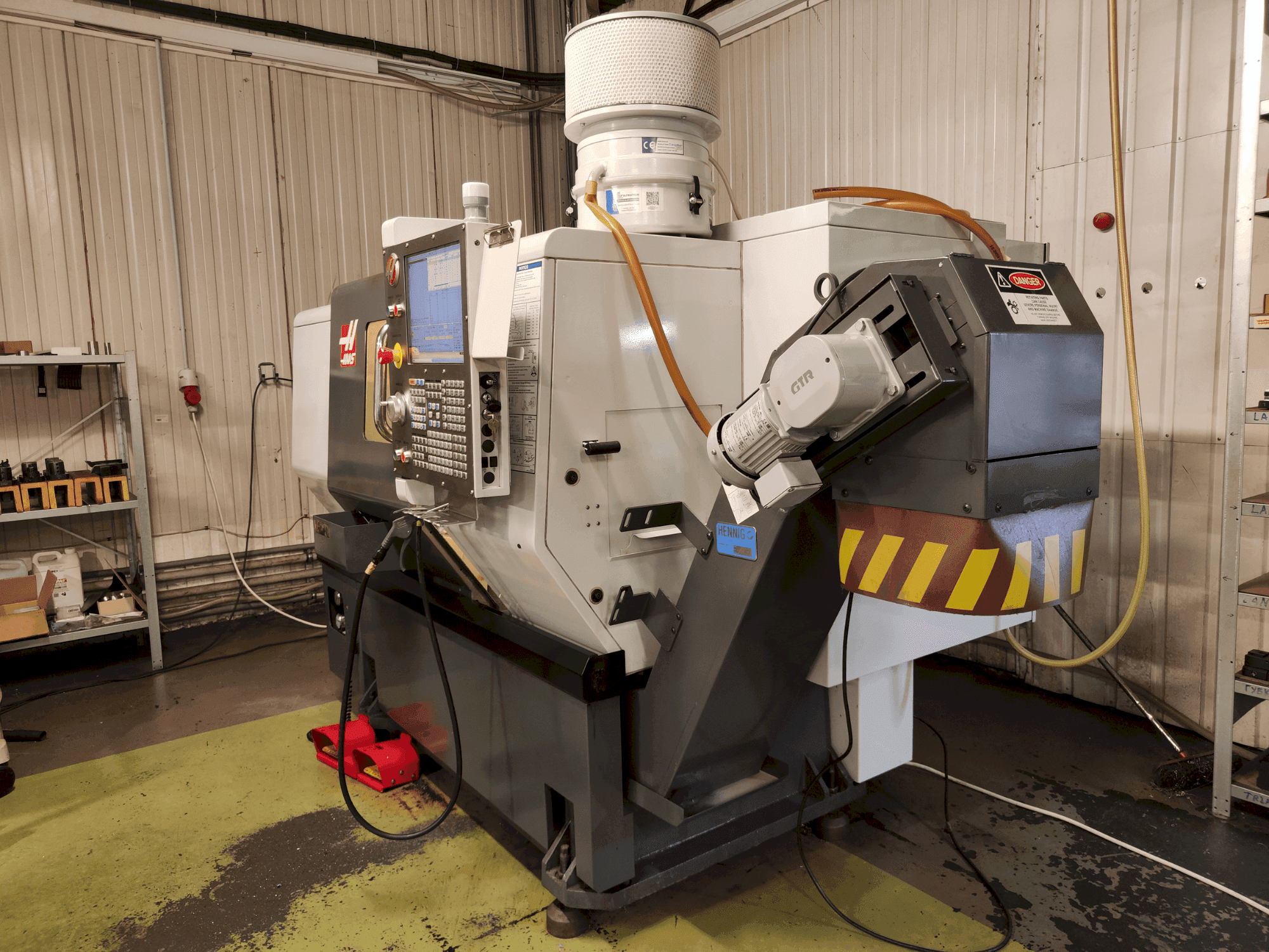 Prikaz stroja HAAS ST-10 sprijeda